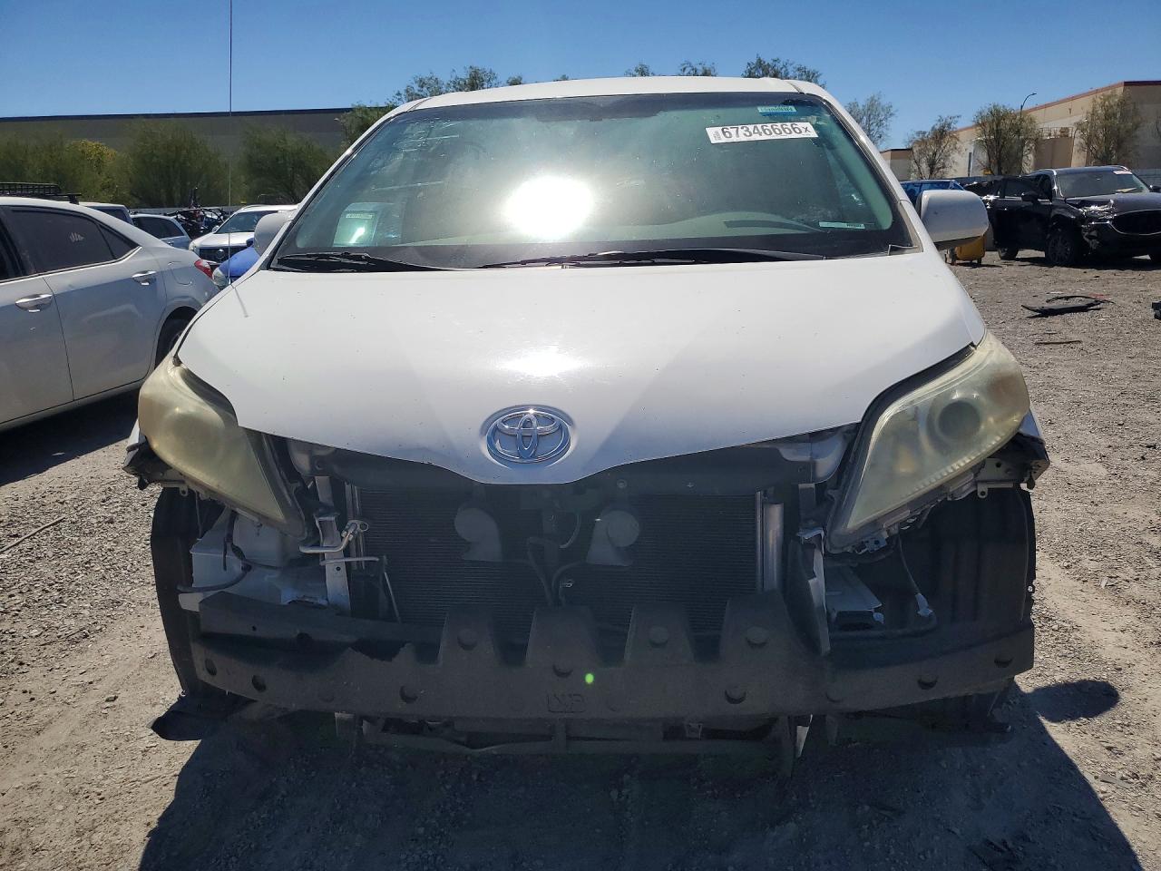2012 Toyota Sienna Le White vin: 5TDKK3DCXCS229568