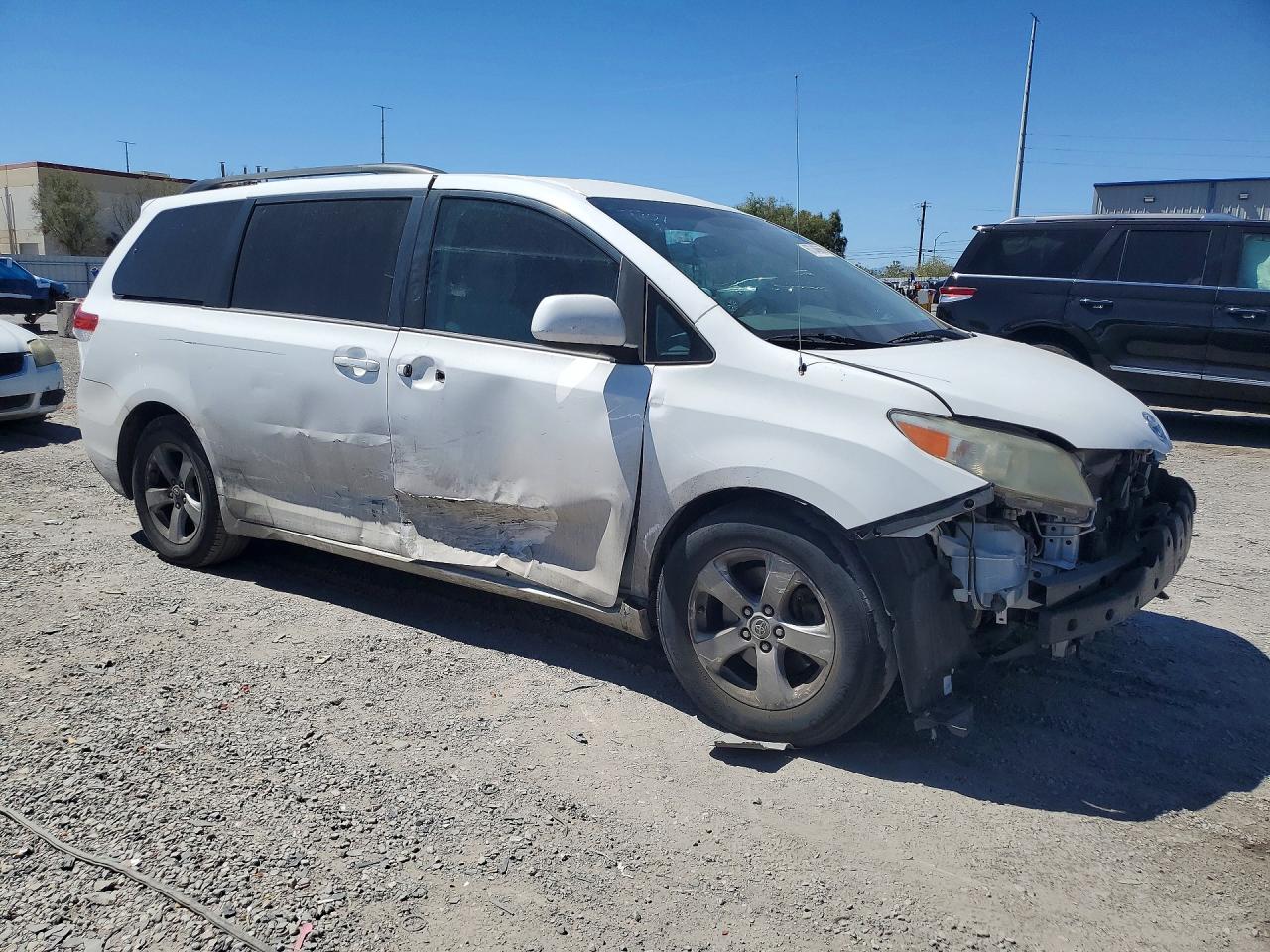 2012 Toyota Sienna Le White vin: 5TDKK3DCXCS229568