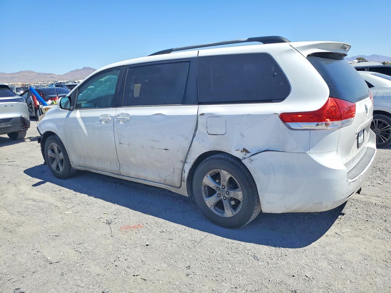 2012 Toyota Sienna Le White vin: 5TDKK3DCXCS229568