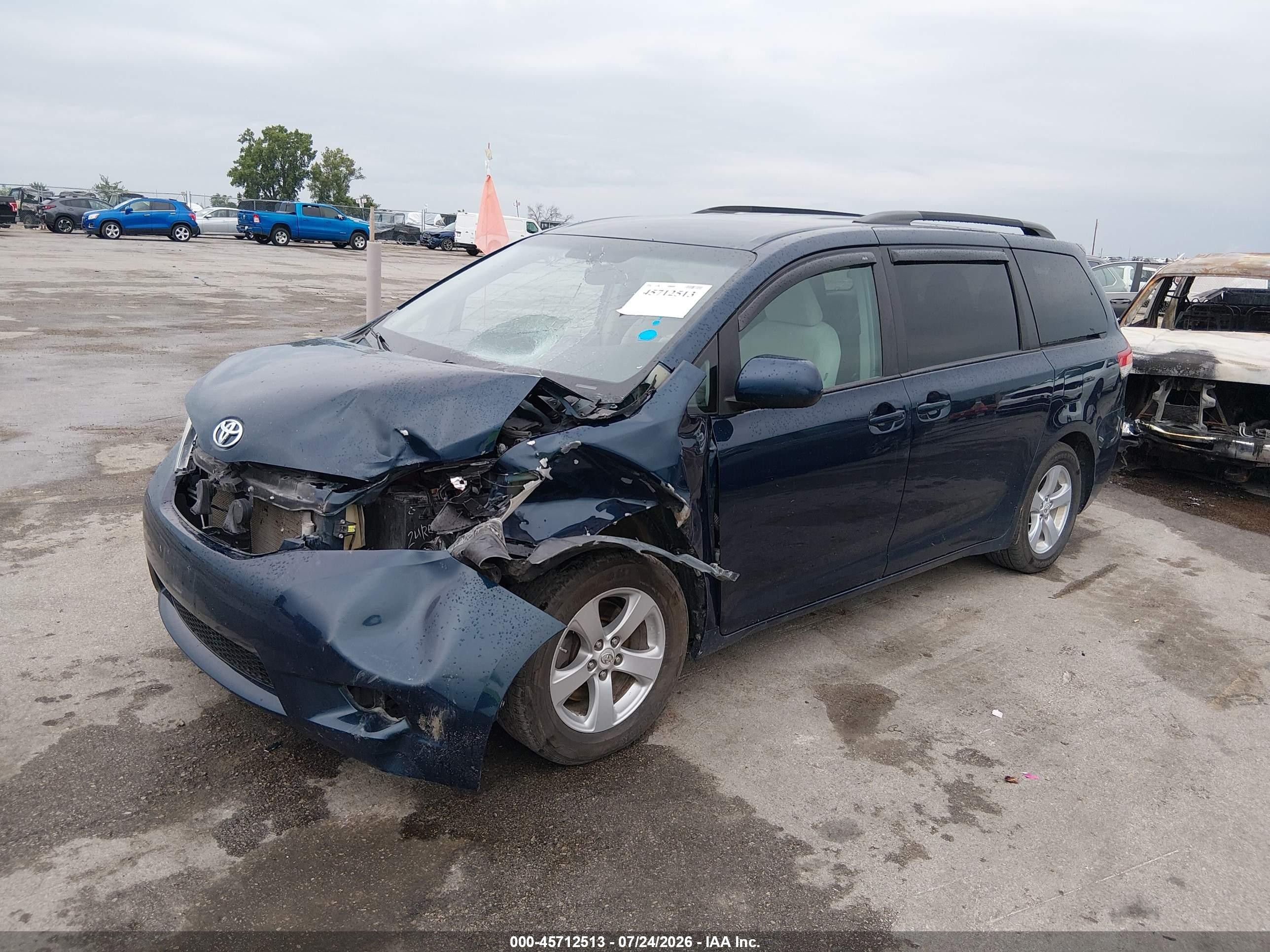 2012 Toyota Sienna Le V6 8 Passenger Blue vin: 5TDKK3DCXCS246564