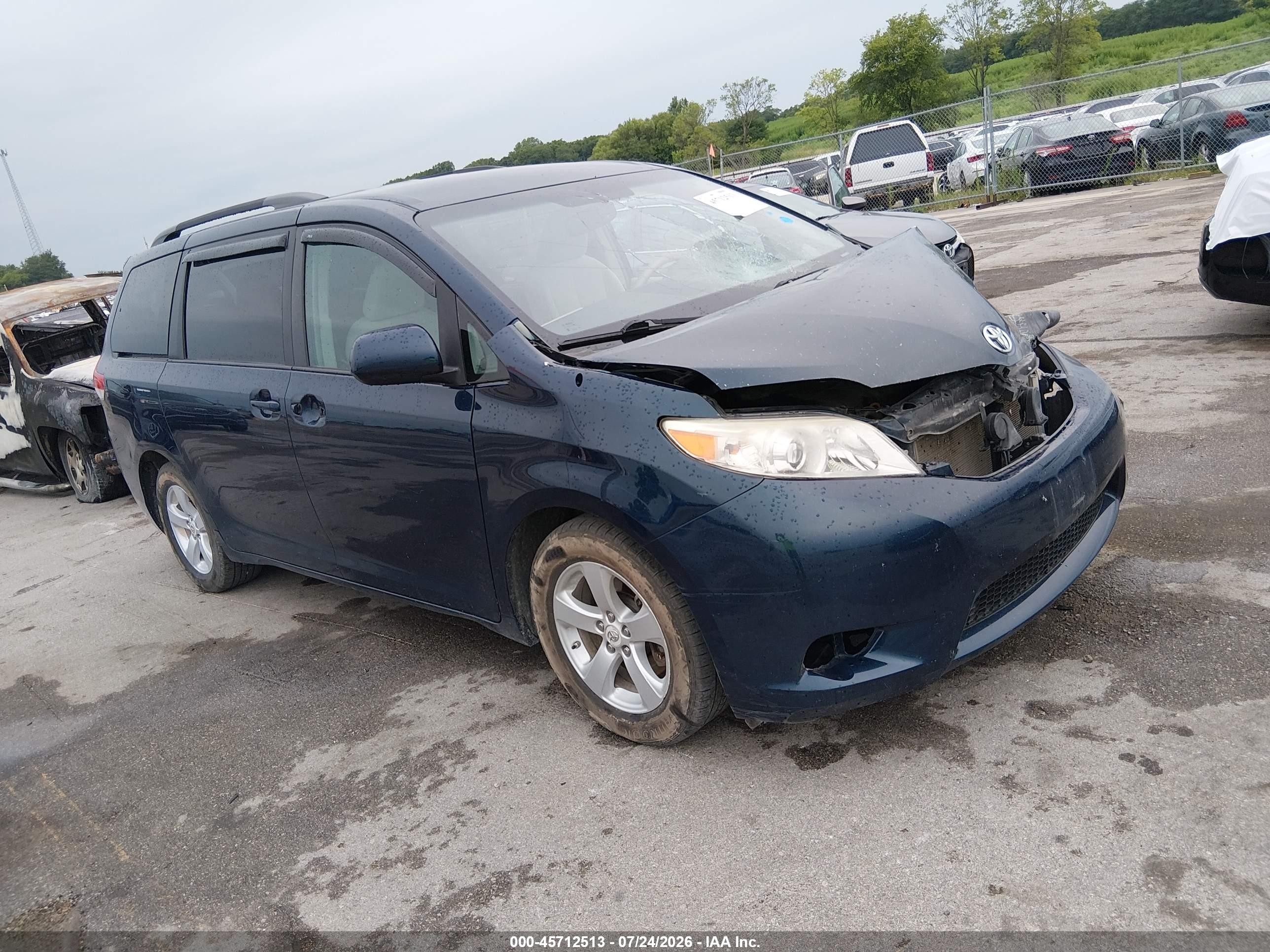 2012 Toyota Sienna Le V6 8 Passenger Blue vin: 5TDKK3DCXCS246564