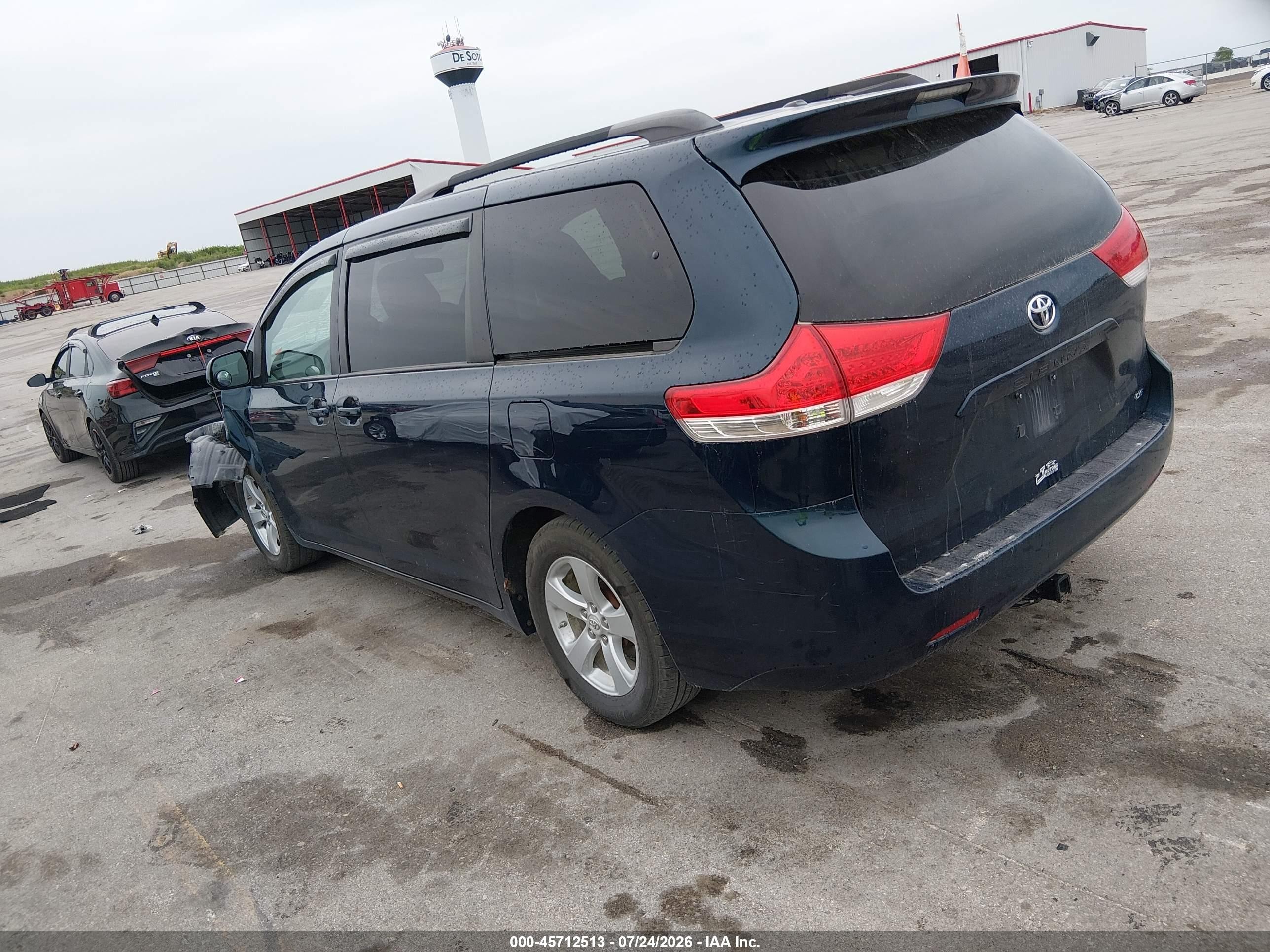 2012 Toyota Sienna Le V6 8 Passenger Blue vin: 5TDKK3DCXCS246564