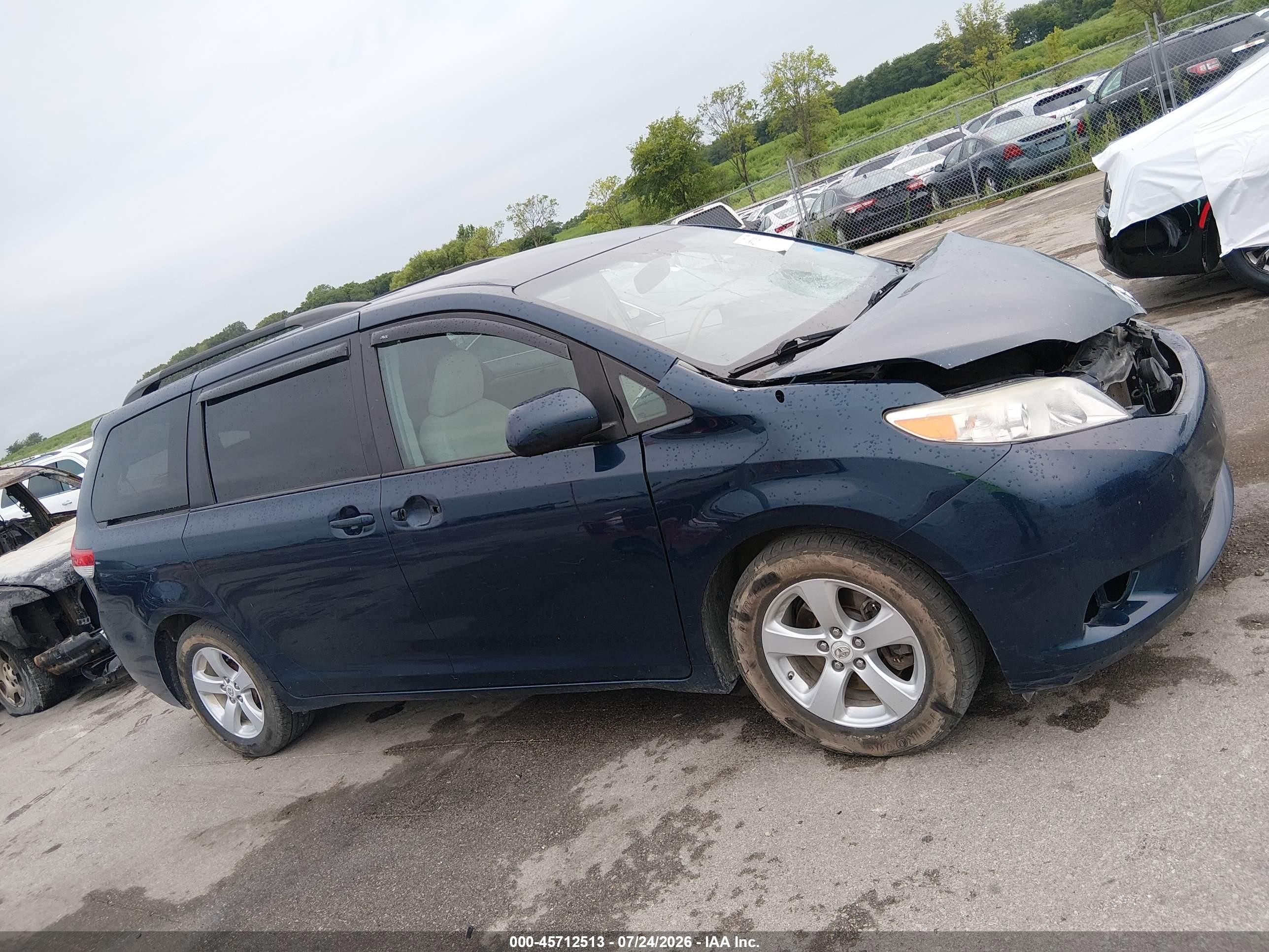 2012 Toyota Sienna Le V6 8 Passenger Blue vin: 5TDKK3DCXCS246564