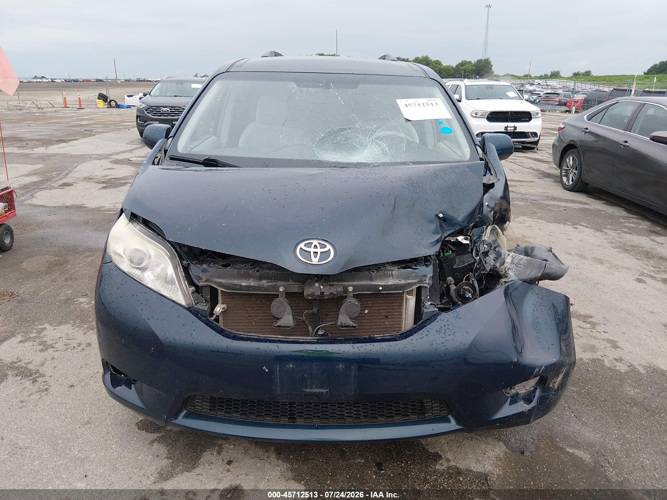 2012 Toyota Sienna Le V6 8 Passenger Blue vin: 5TDKK3DCXCS246564
