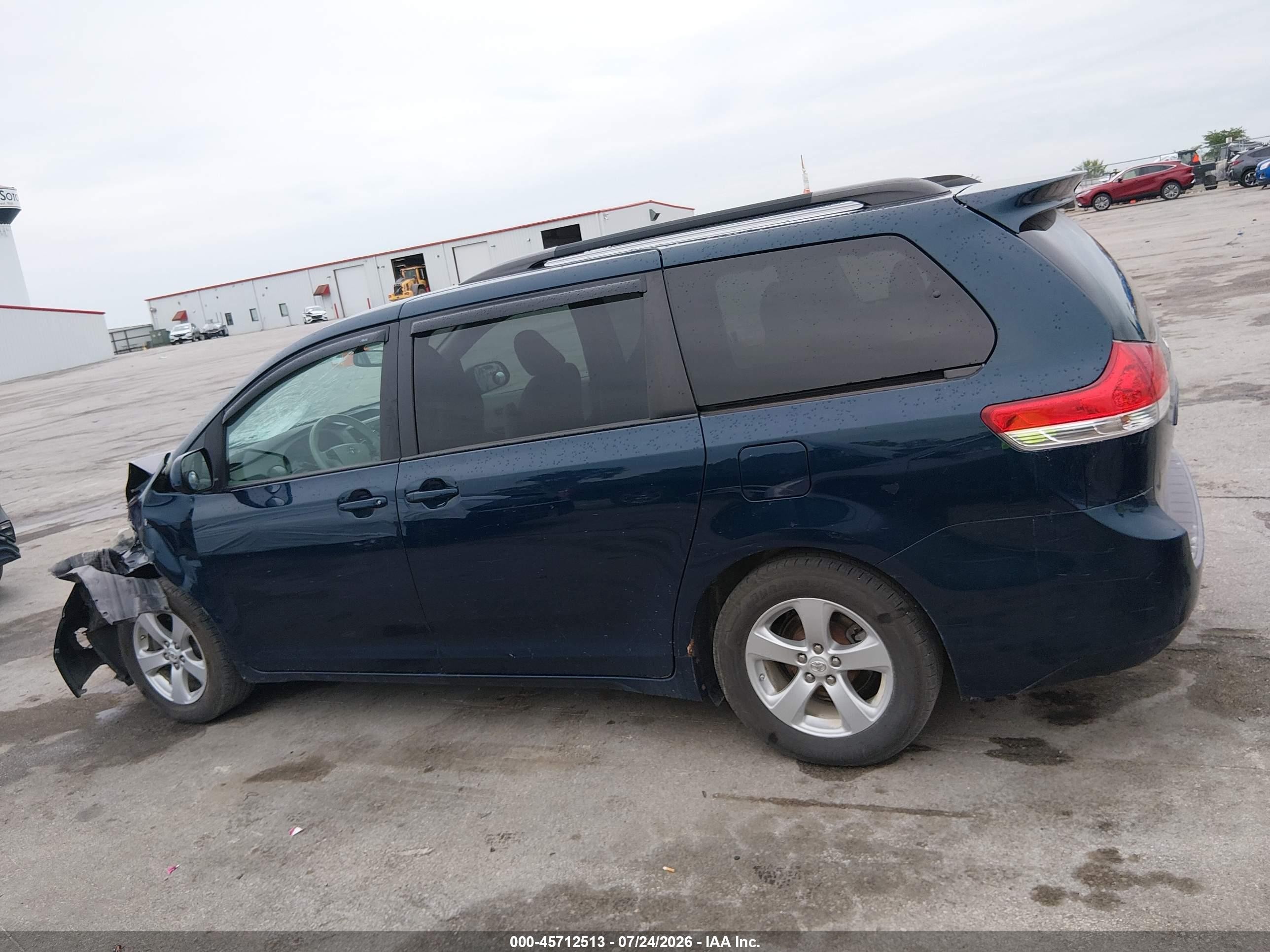 2012 Toyota Sienna Le V6 8 Passenger Blue vin: 5TDKK3DCXCS246564