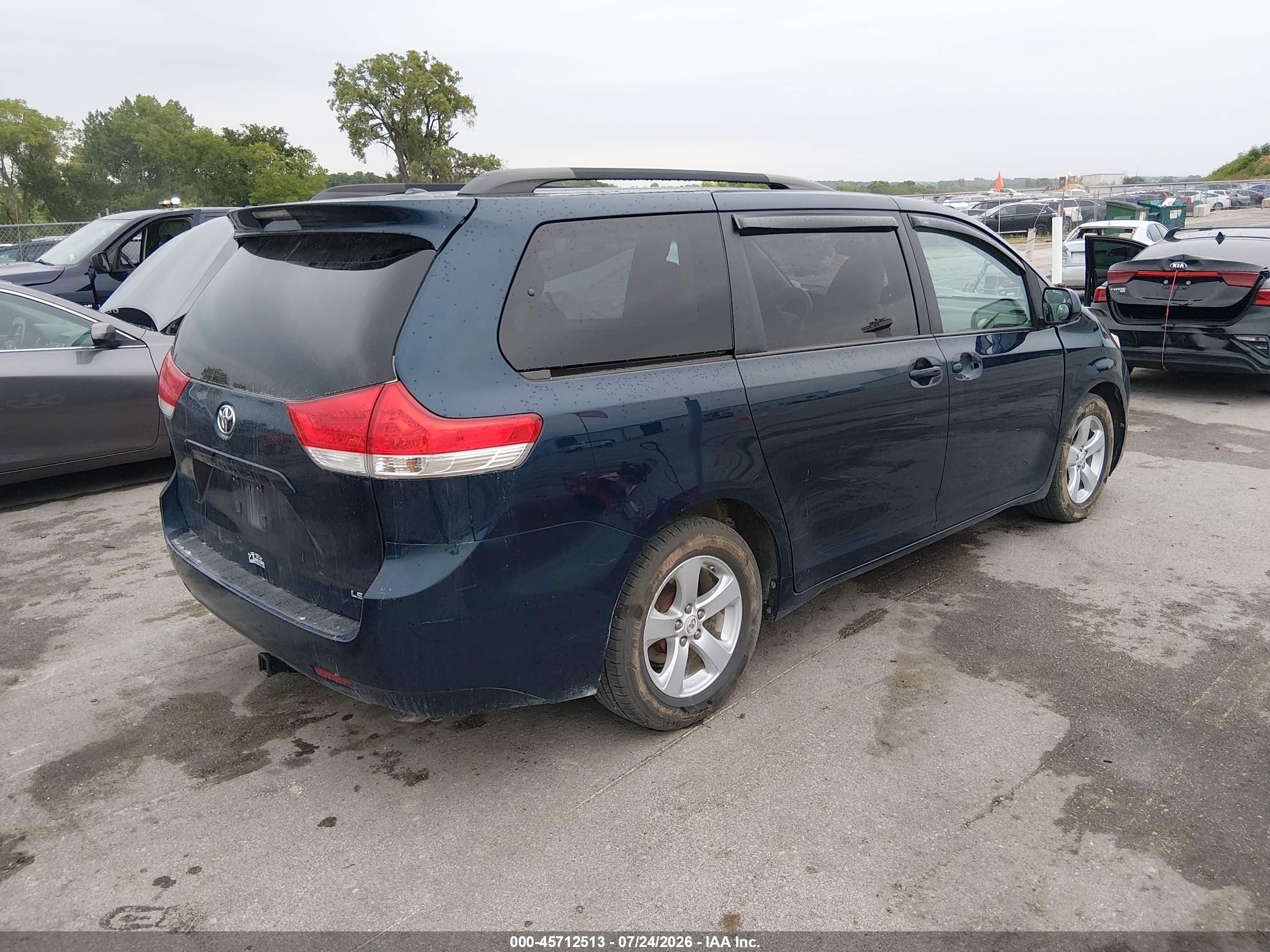 2012 Toyota Sienna Le V6 8 Passenger Blue vin: 5TDKK3DCXCS246564
