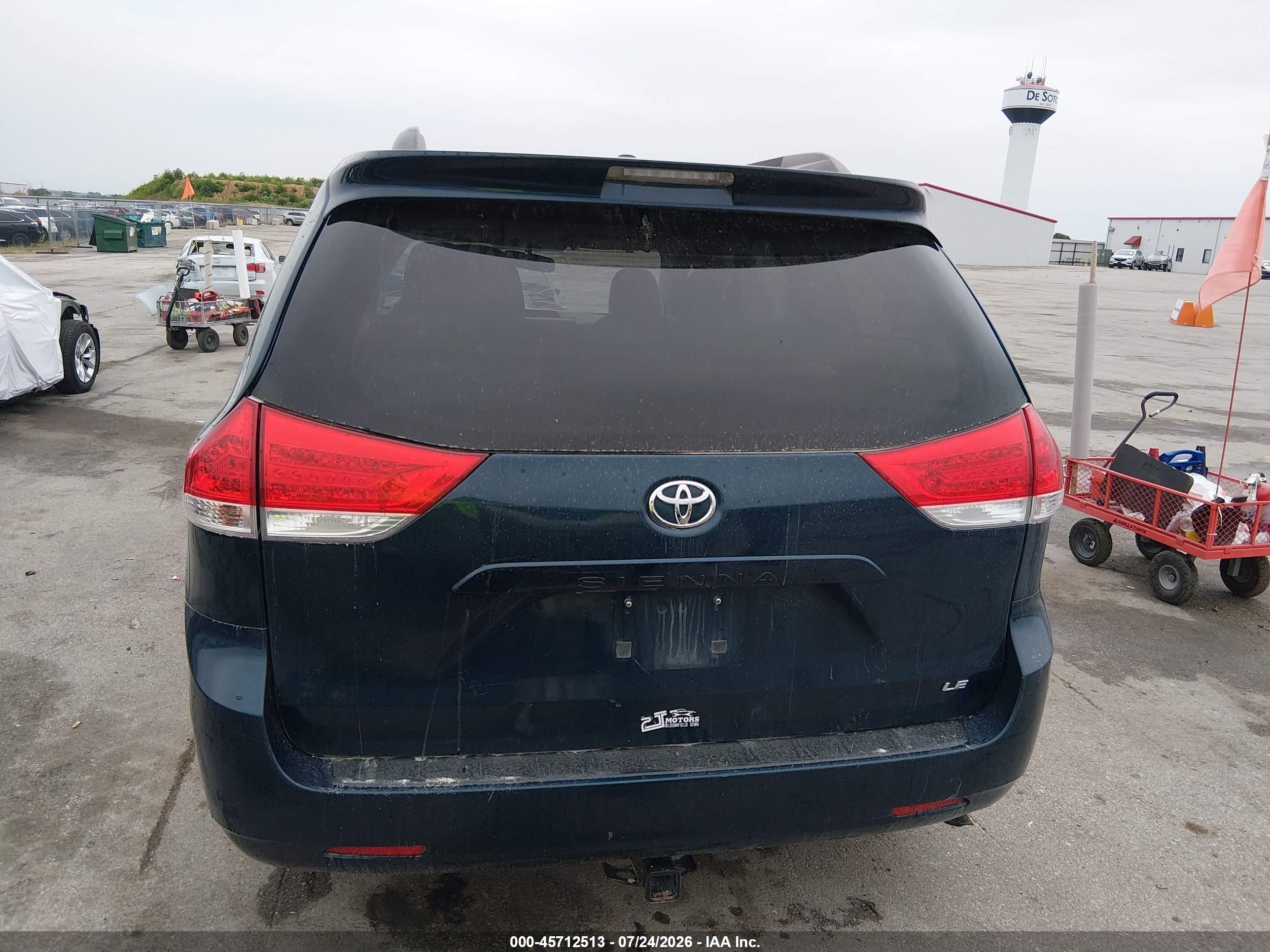 2012 Toyota Sienna Le V6 8 Passenger Blue vin: 5TDKK3DCXCS246564