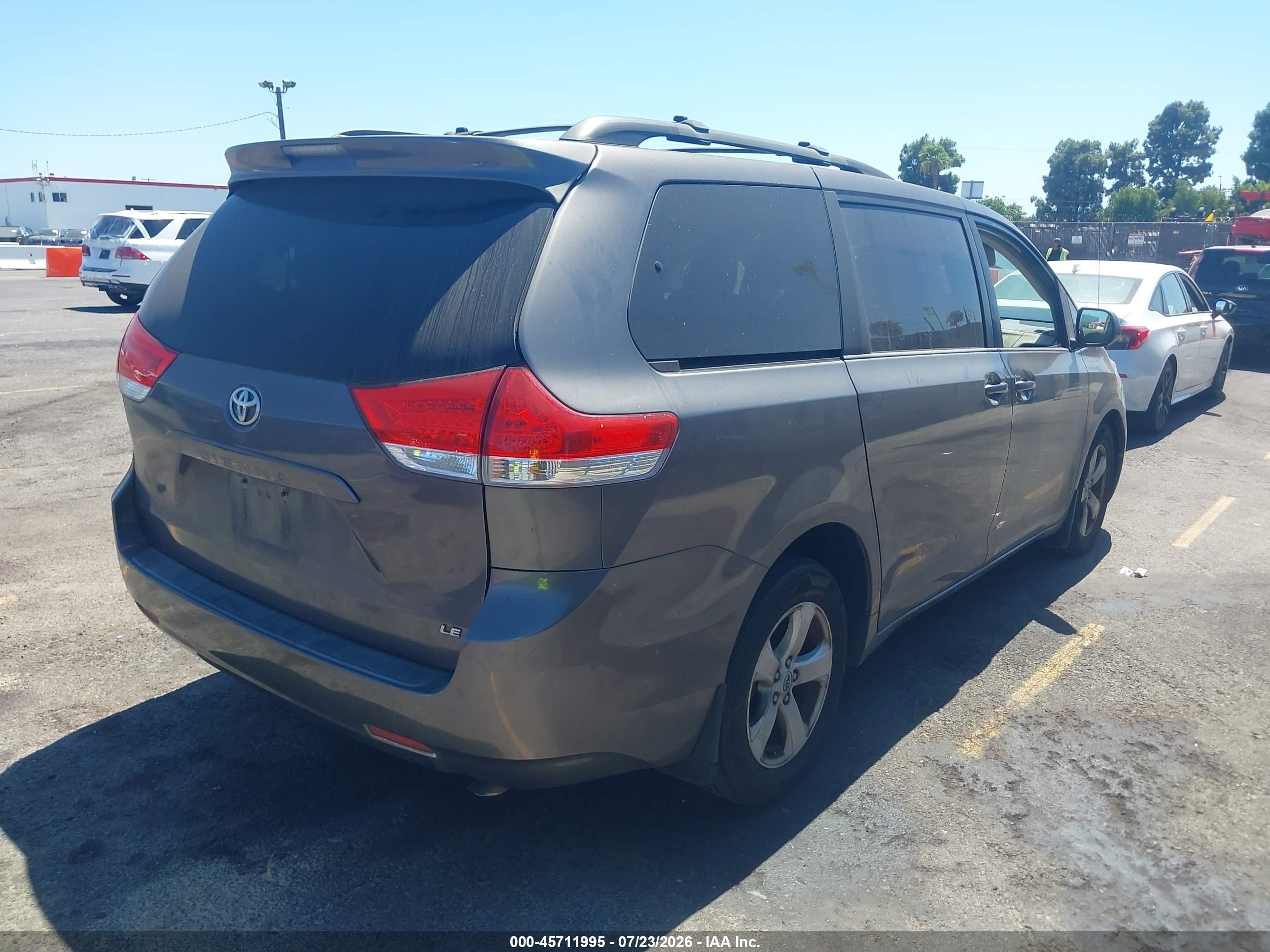 2012 Toyota Sienna Le V6 8 Passenger Gray vin: 5TDKK3DCXCS256611