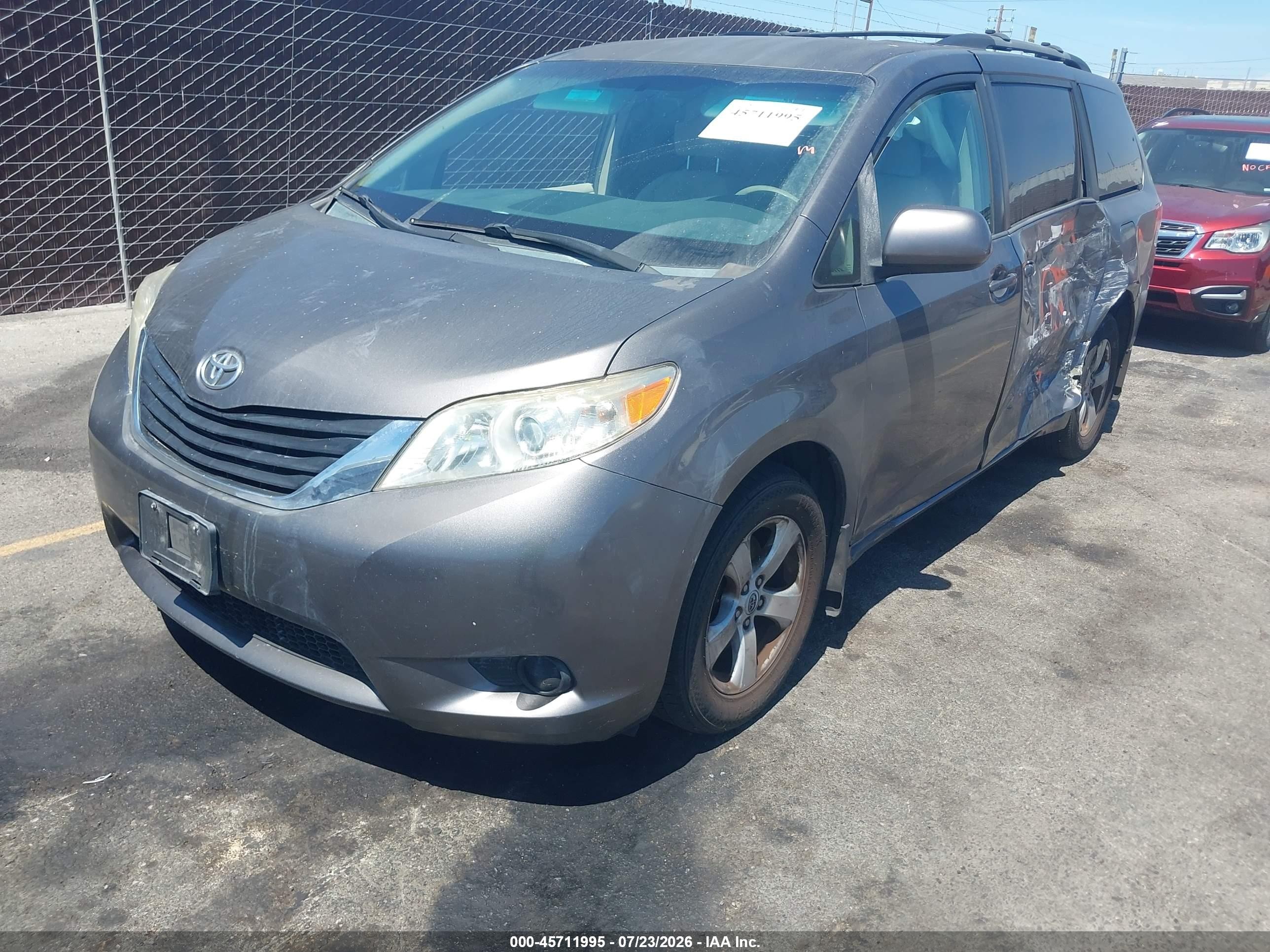 2012 Toyota Sienna Le V6 8 Passenger Gray vin: 5TDKK3DCXCS256611