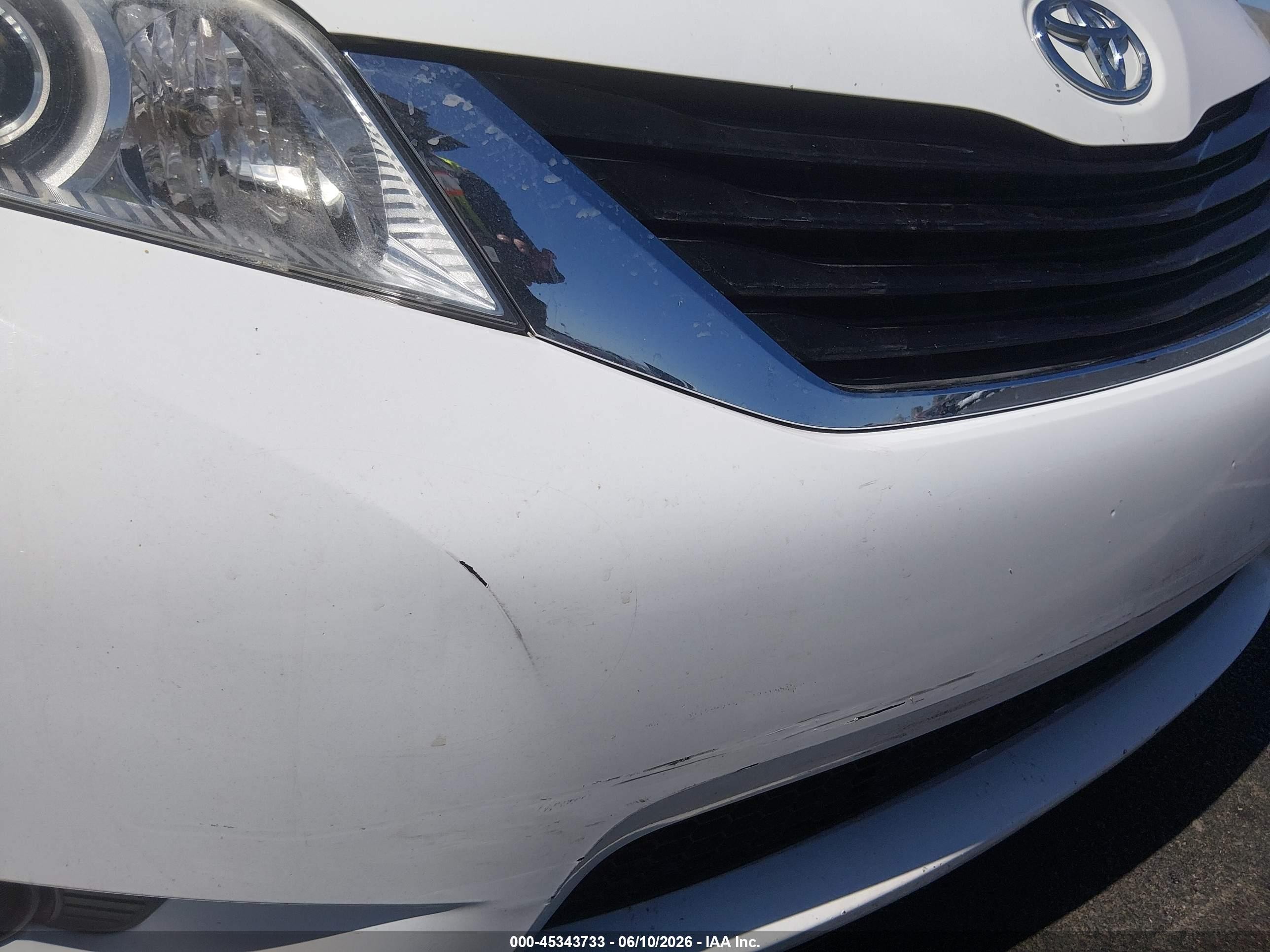 2012 Toyota Sienna Le V6 8 Passenger Белый vin: 5TDKK3DCXCS259315