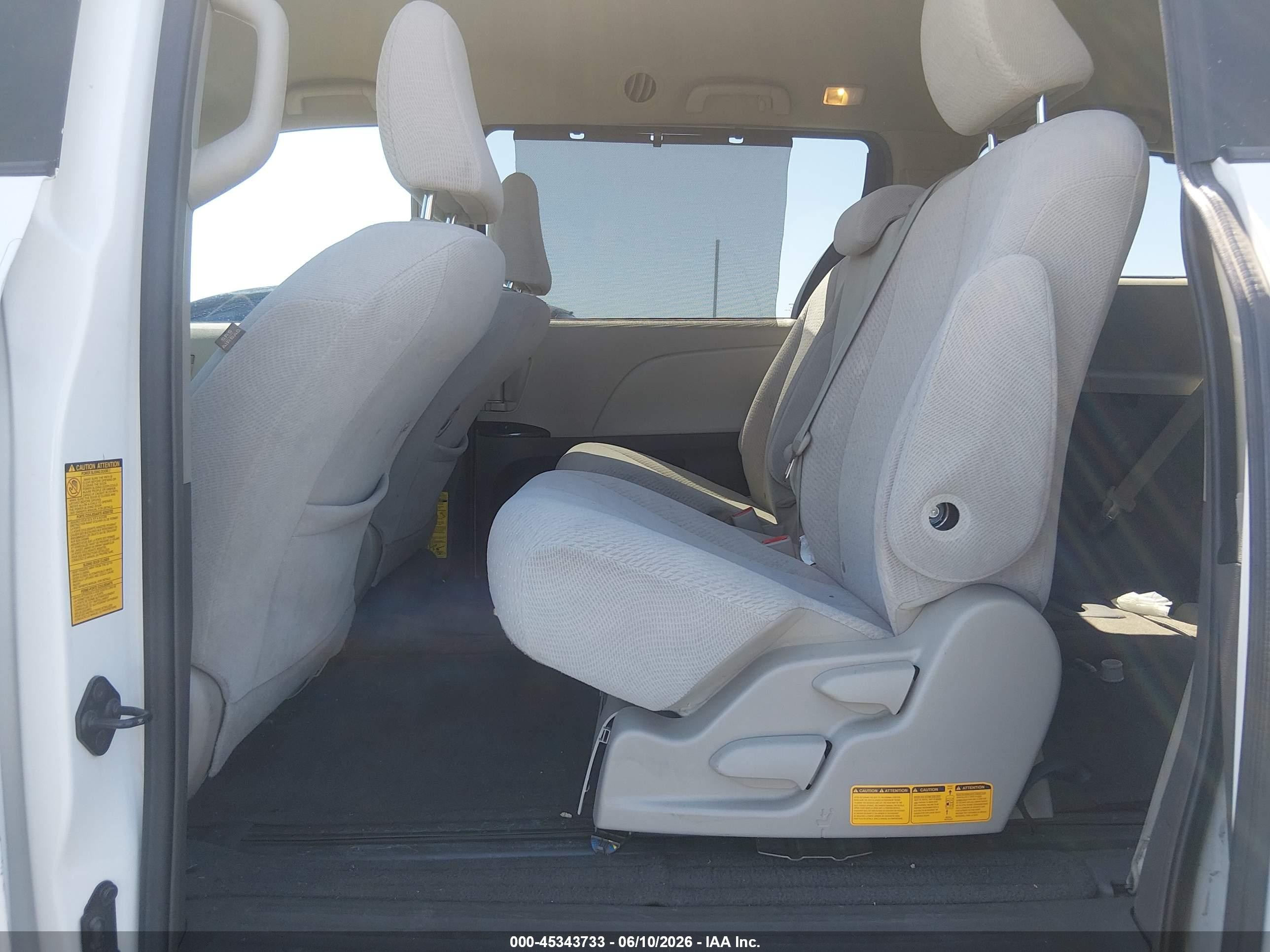 2012 Toyota Sienna Le V6 8 Passenger Белый vin: 5TDKK3DCXCS259315
