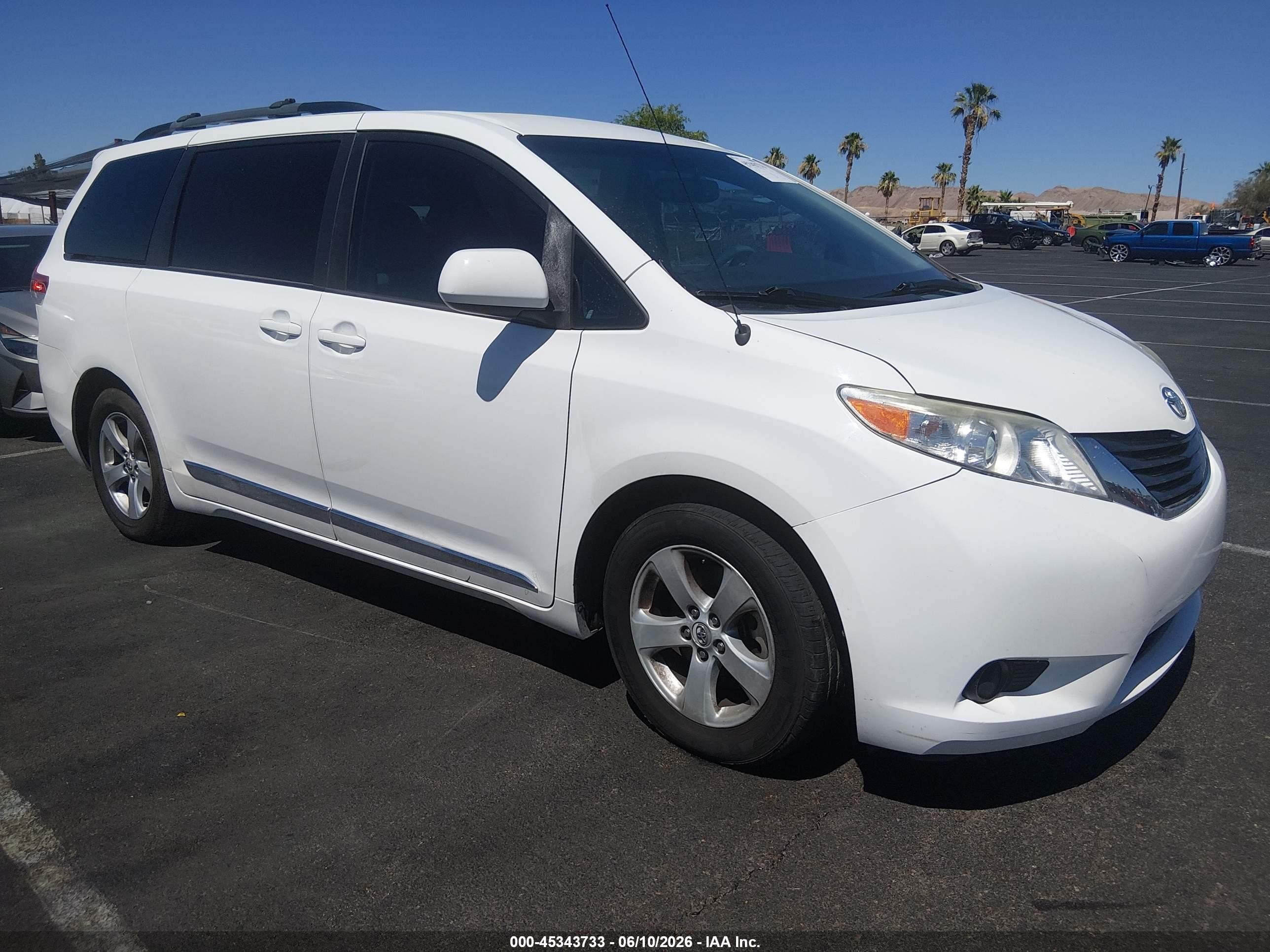2012 Toyota Sienna Le V6 8 Passenger White vin: 5TDKK3DCXCS259315