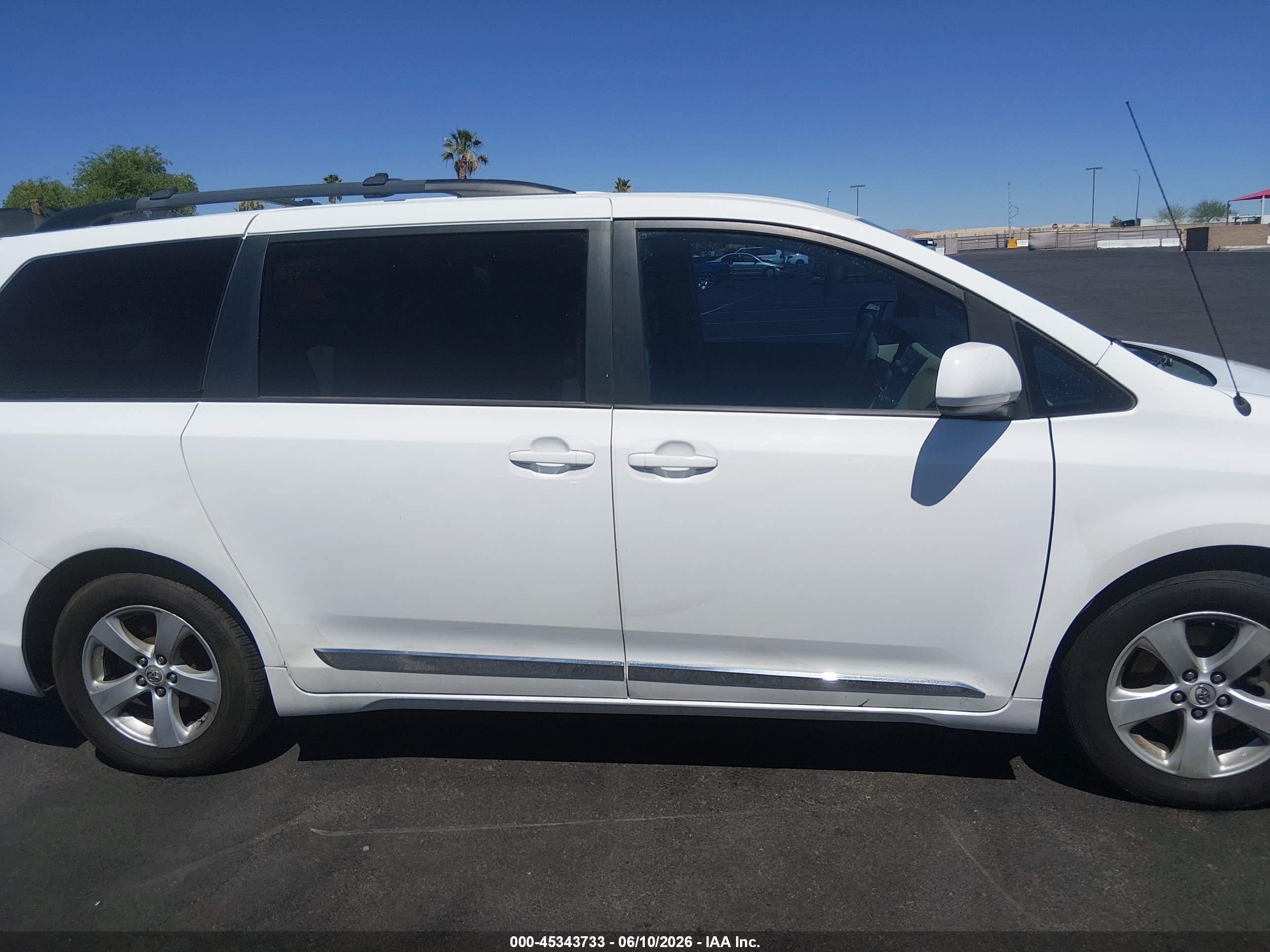 2012 Toyota Sienna Le V6 8 Passenger Белый vin: 5TDKK3DCXCS259315