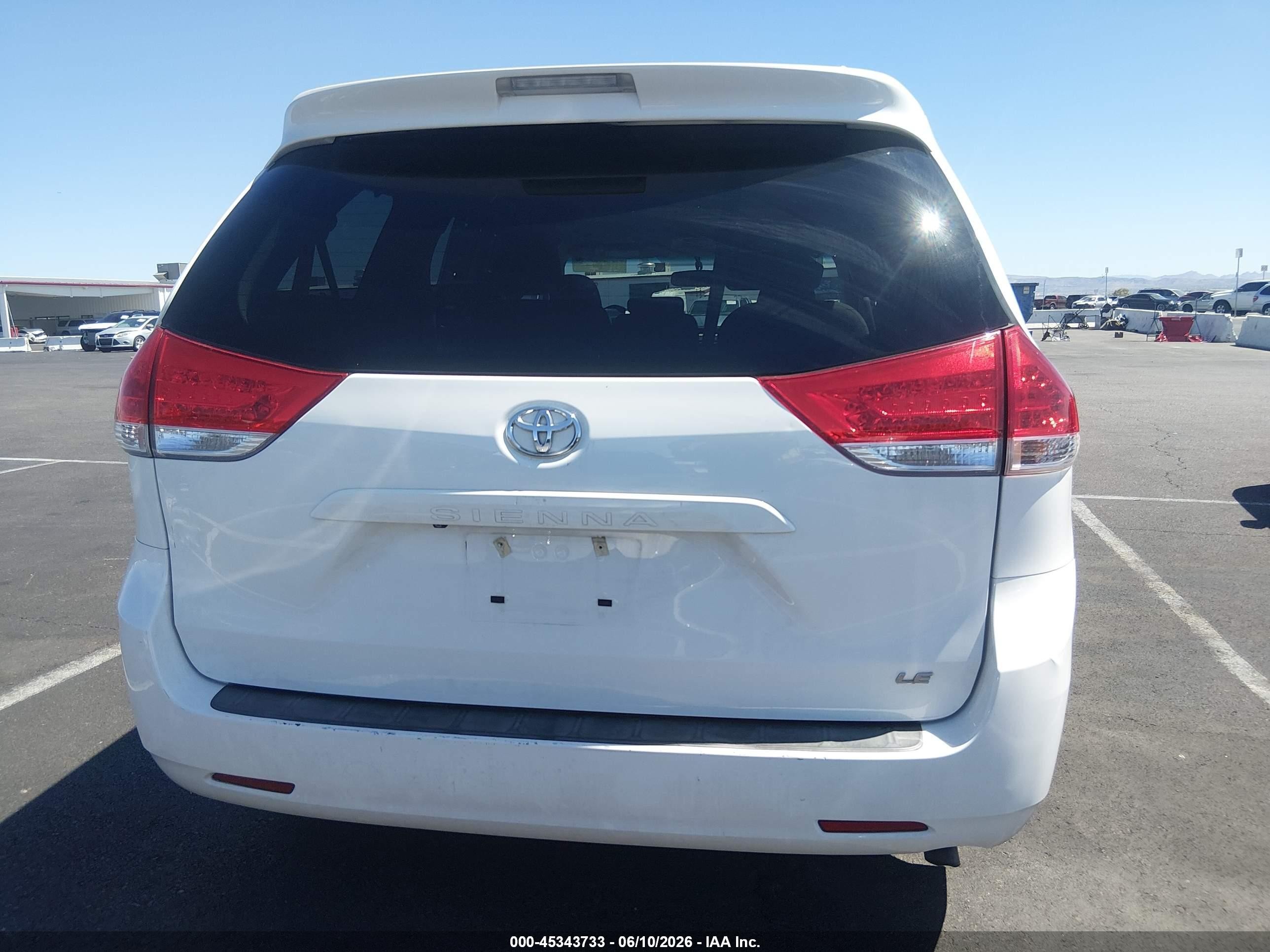 2012 Toyota Sienna Le V6 8 Passenger Белый vin: 5TDKK3DCXCS259315