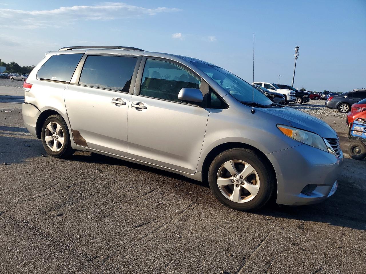 2012 Toyota Sienna Le Blue vin: 5TDKK3DCXCS270654