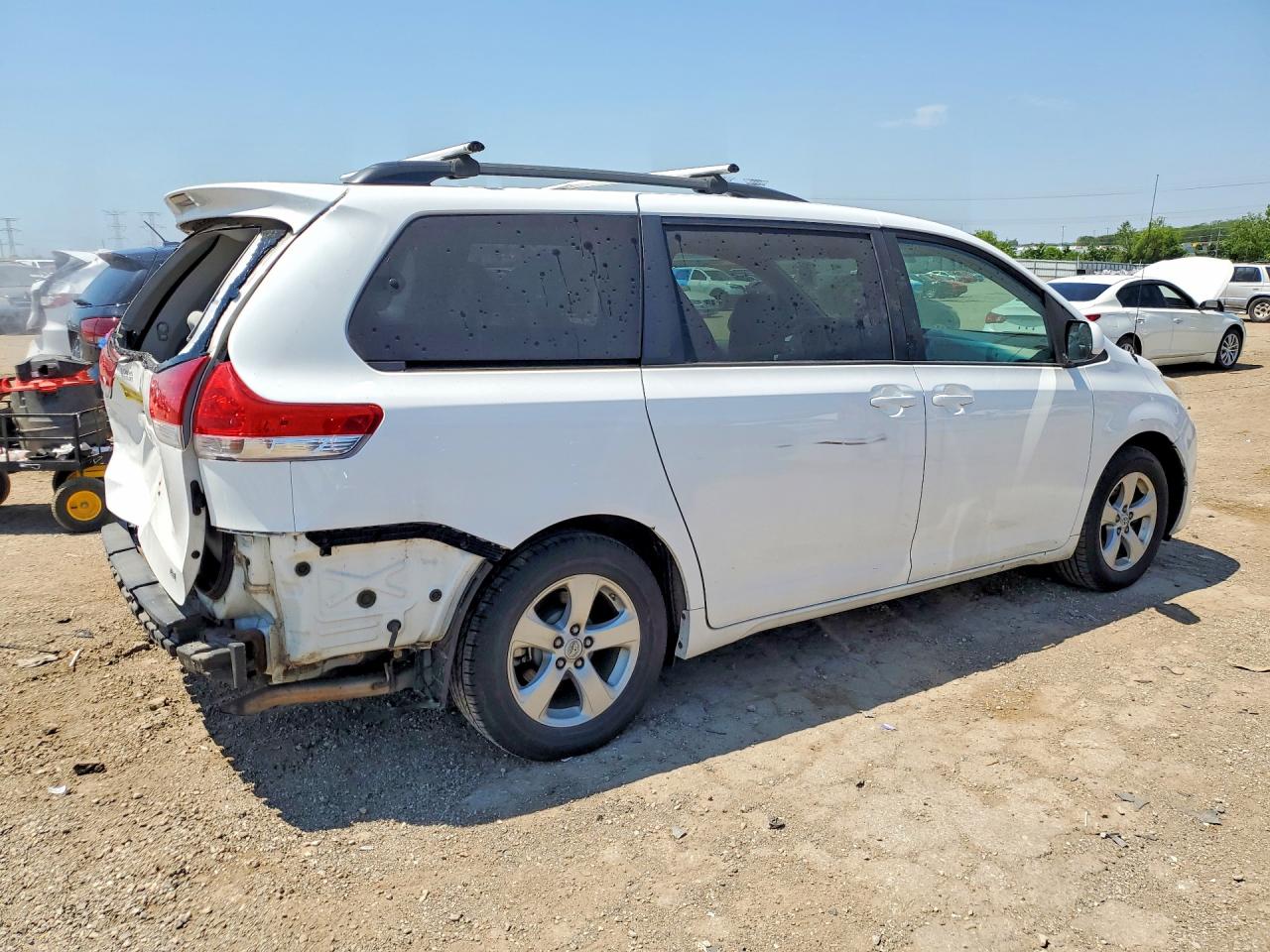 2012 Toyota Sienna Le White vin: 5TDKK3DCXCS270749