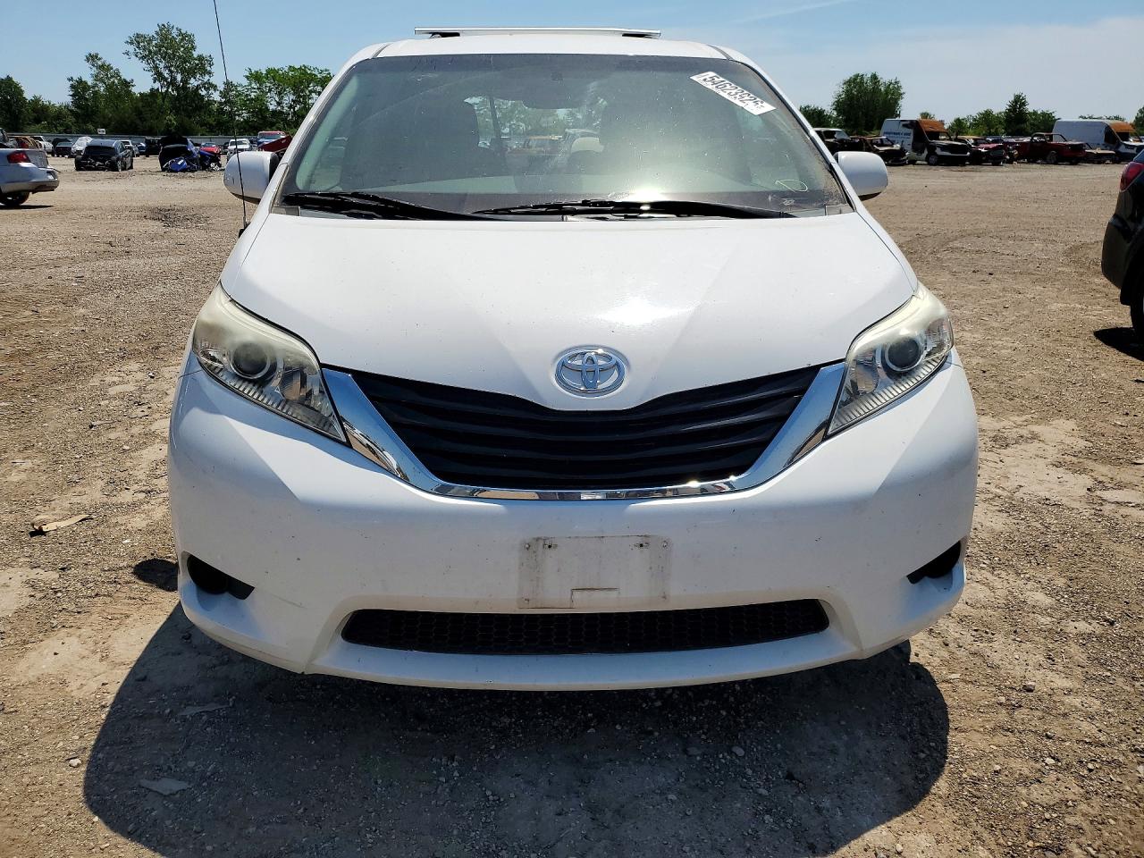 2012 Toyota Sienna Le White vin: 5TDKK3DCXCS270749
