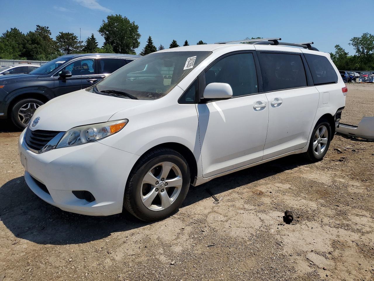 2012 Toyota Sienna Le White vin: 5TDKK3DCXCS270749