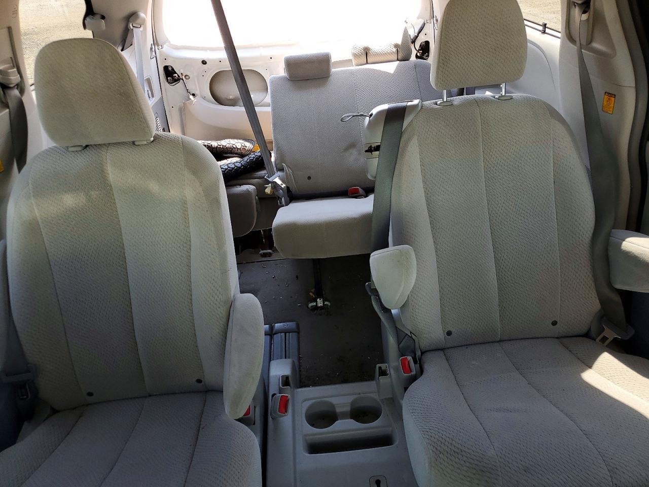 2012 Toyota Sienna Le White vin: 5TDKK3DCXCS270749