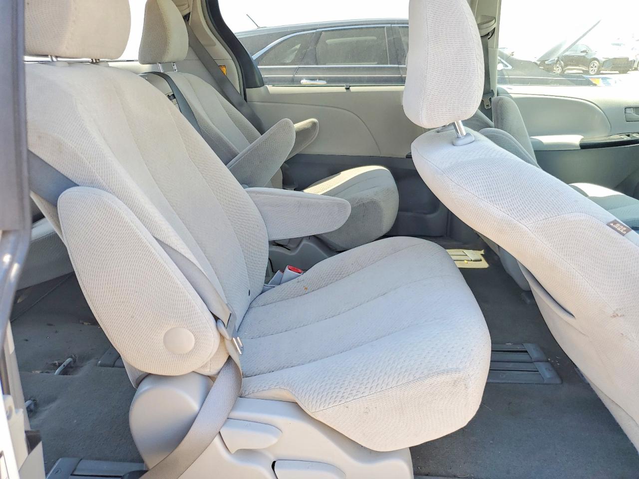 2012 Toyota Sienna Le White vin: 5TDKK3DCXCS270749