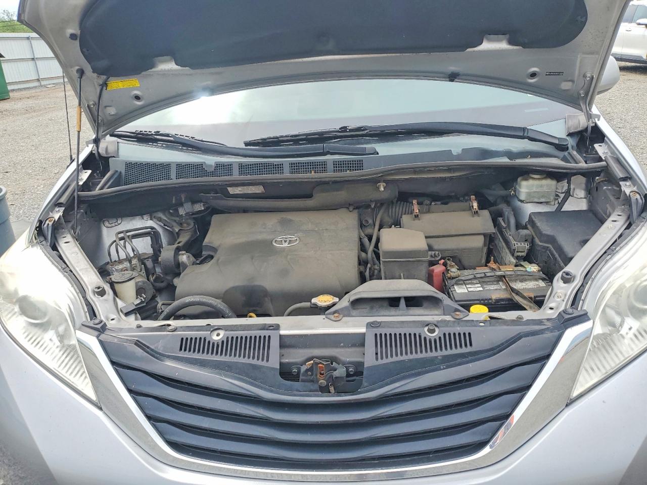 2012 Toyota Sienna Le Gray vin: 5TDKK3DCXCS271559