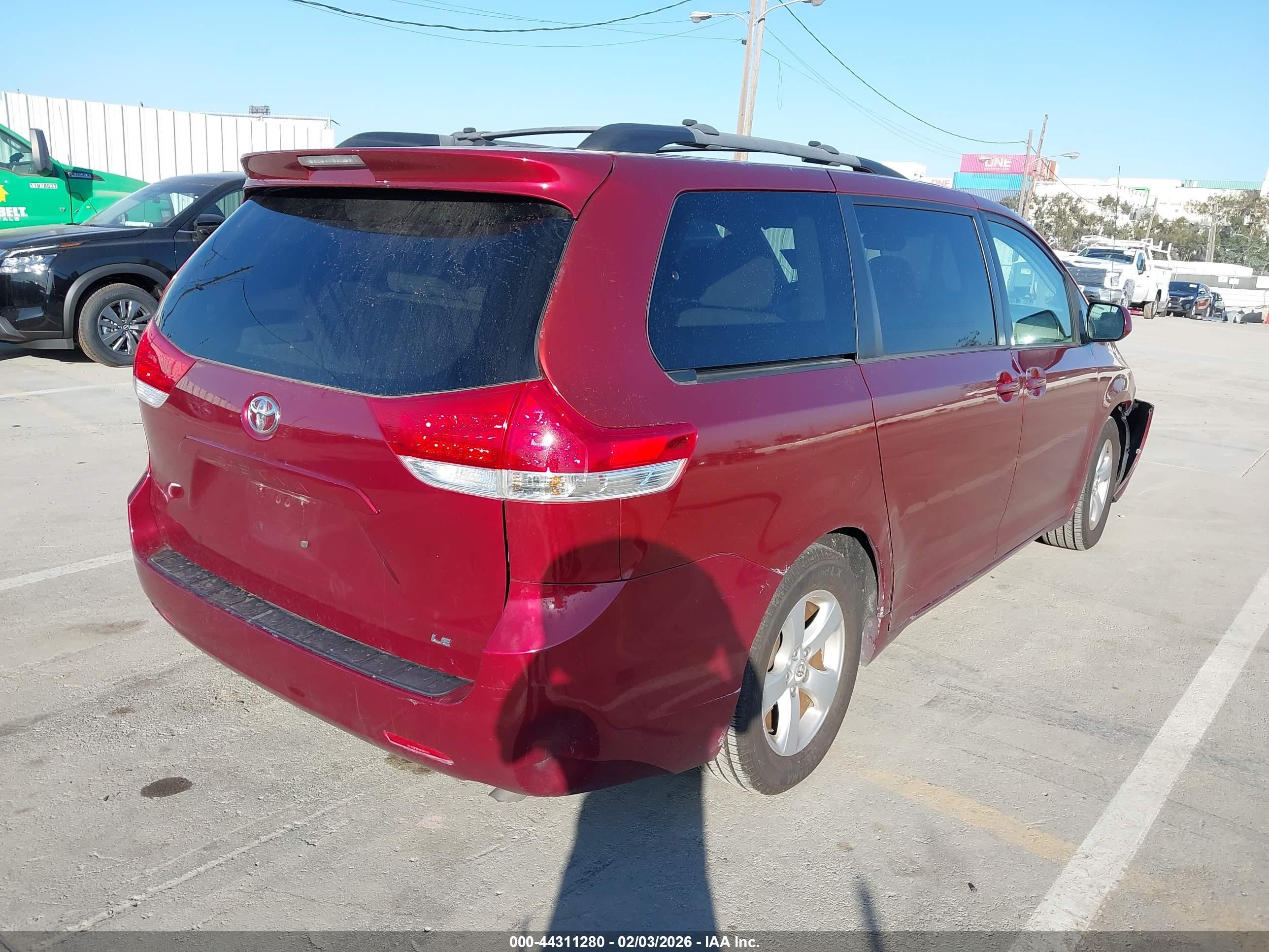 2012 Toyota Sienna Le V6 8 Passenger Red vin: 5TDKK3DCXCS274736