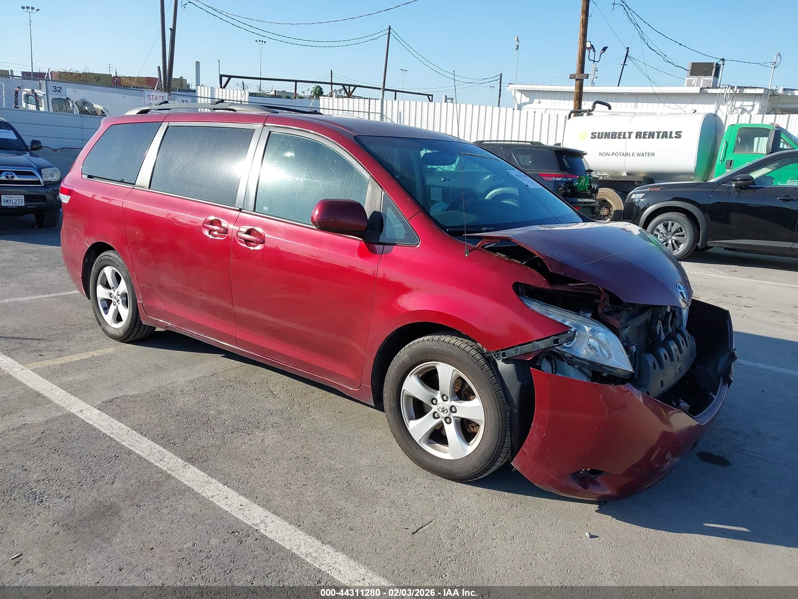 2012 Toyota Sienna Le V6 8 Passenger Red vin: 5TDKK3DCXCS274736