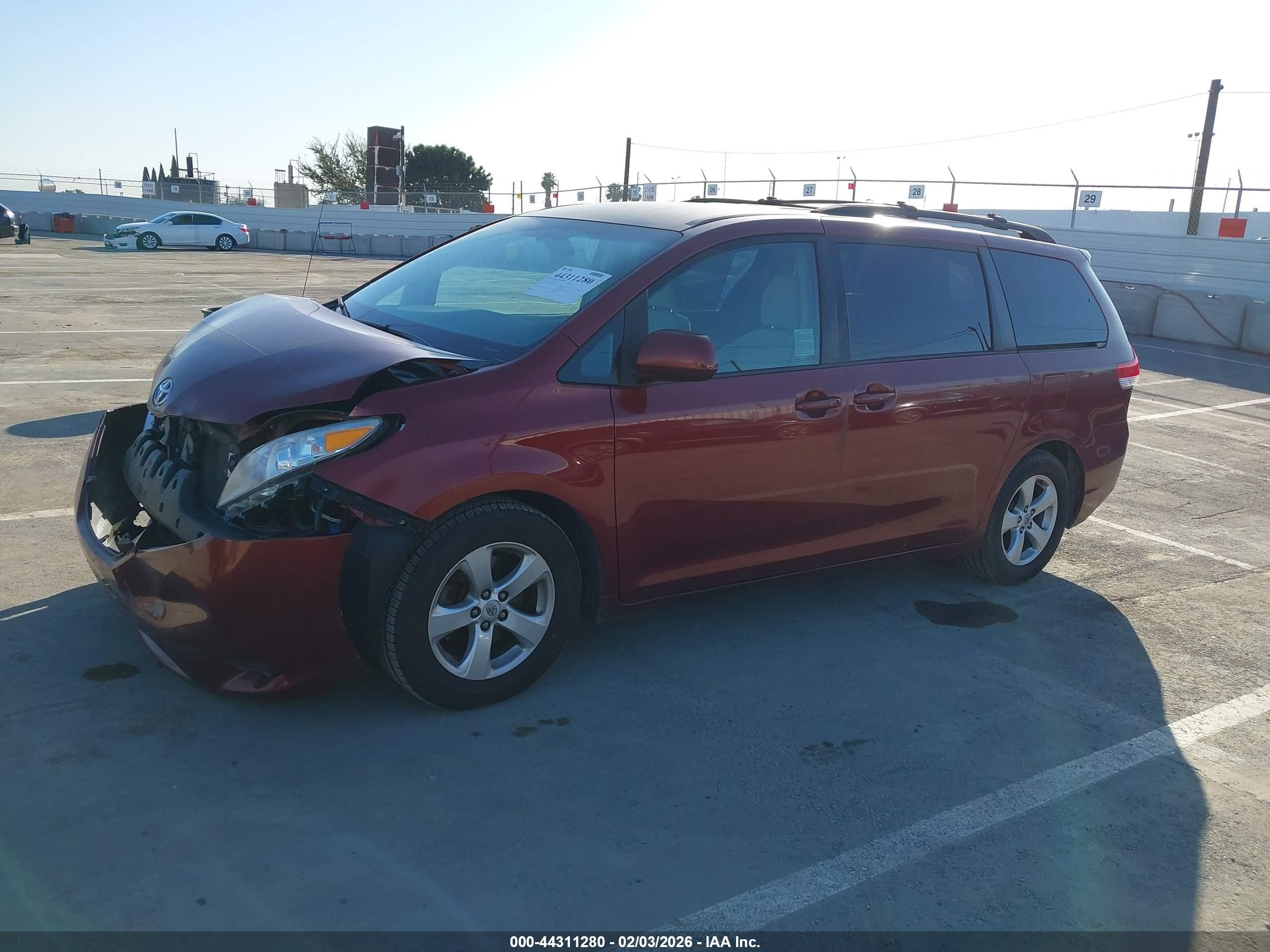 2012 Toyota Sienna Le V6 8 Passenger Red vin: 5TDKK3DCXCS274736
