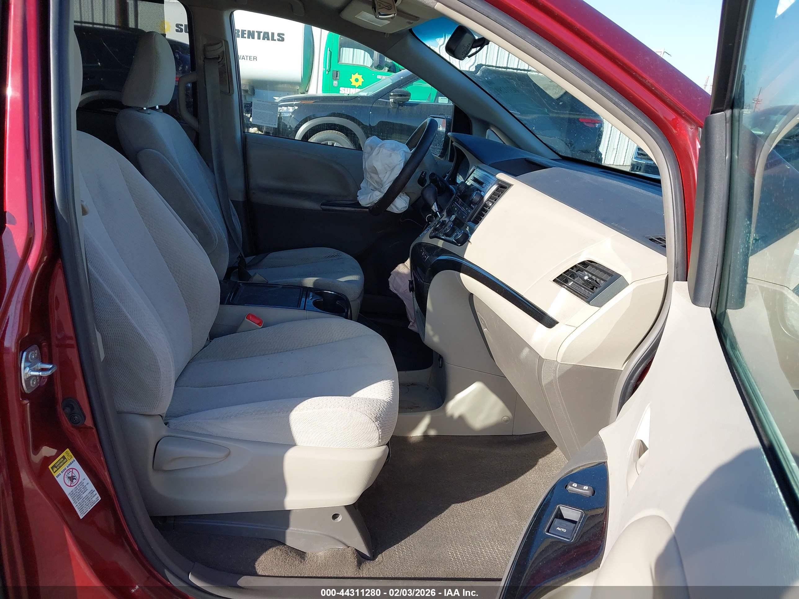 2012 Toyota Sienna Le V6 8 Passenger Red vin: 5TDKK3DCXCS274736