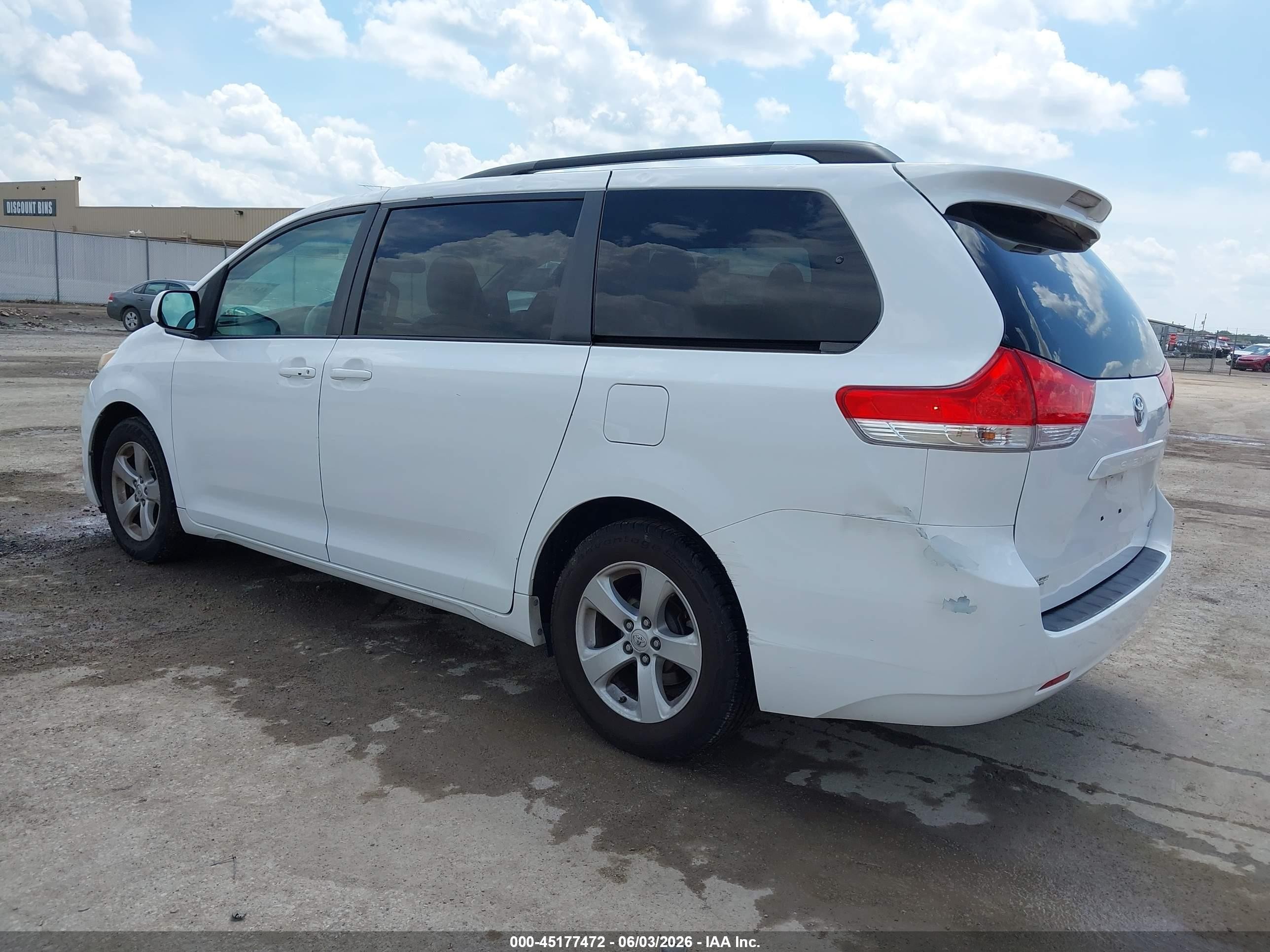 2013 Toyota Sienna Le V6 8 Passenger White vin: 5TDKK3DCXDS314329