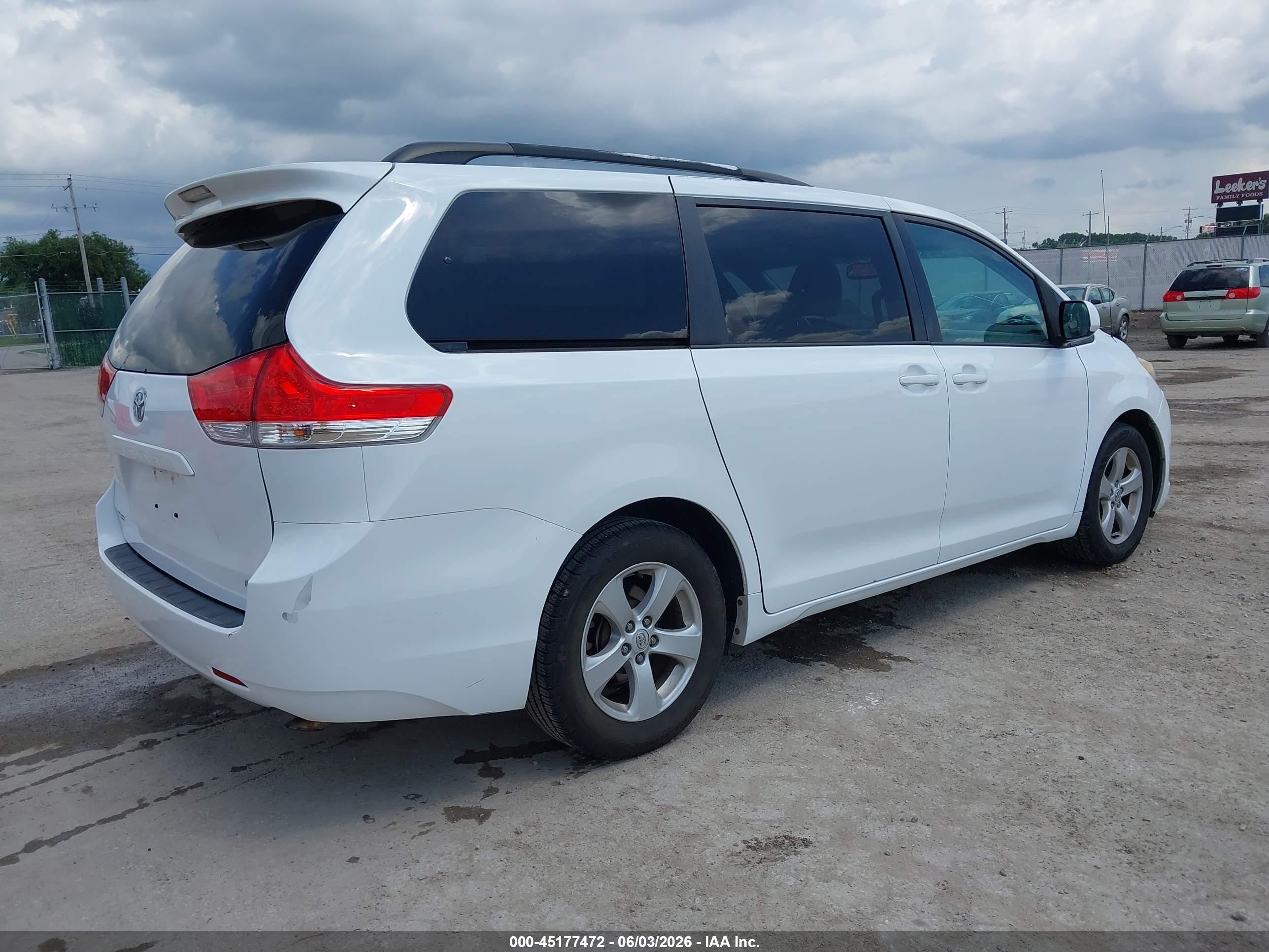 2013 Toyota Sienna Le V6 8 Passenger White vin: 5TDKK3DCXDS314329