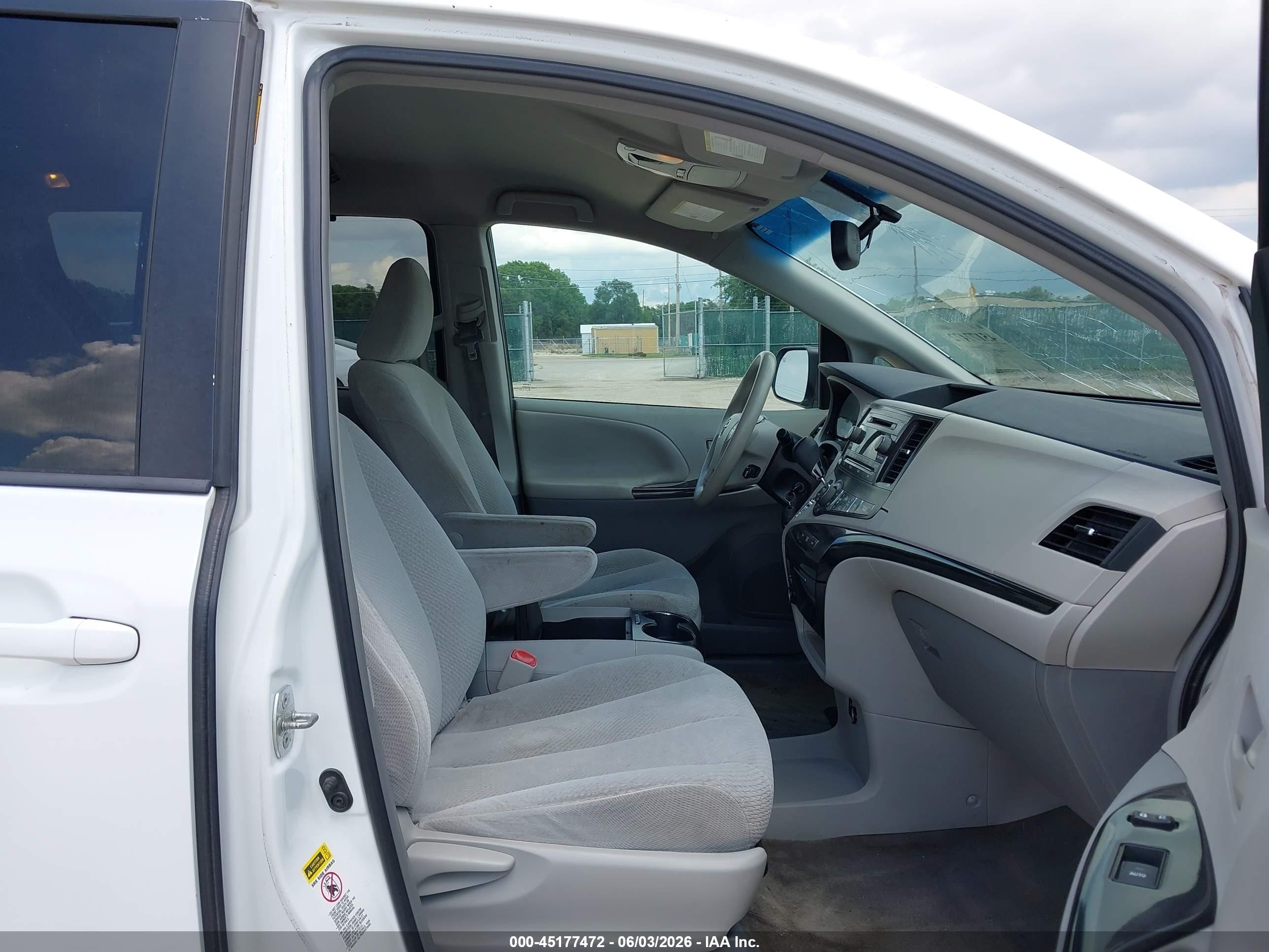 2013 Toyota Sienna Le V6 8 Passenger White vin: 5TDKK3DCXDS314329