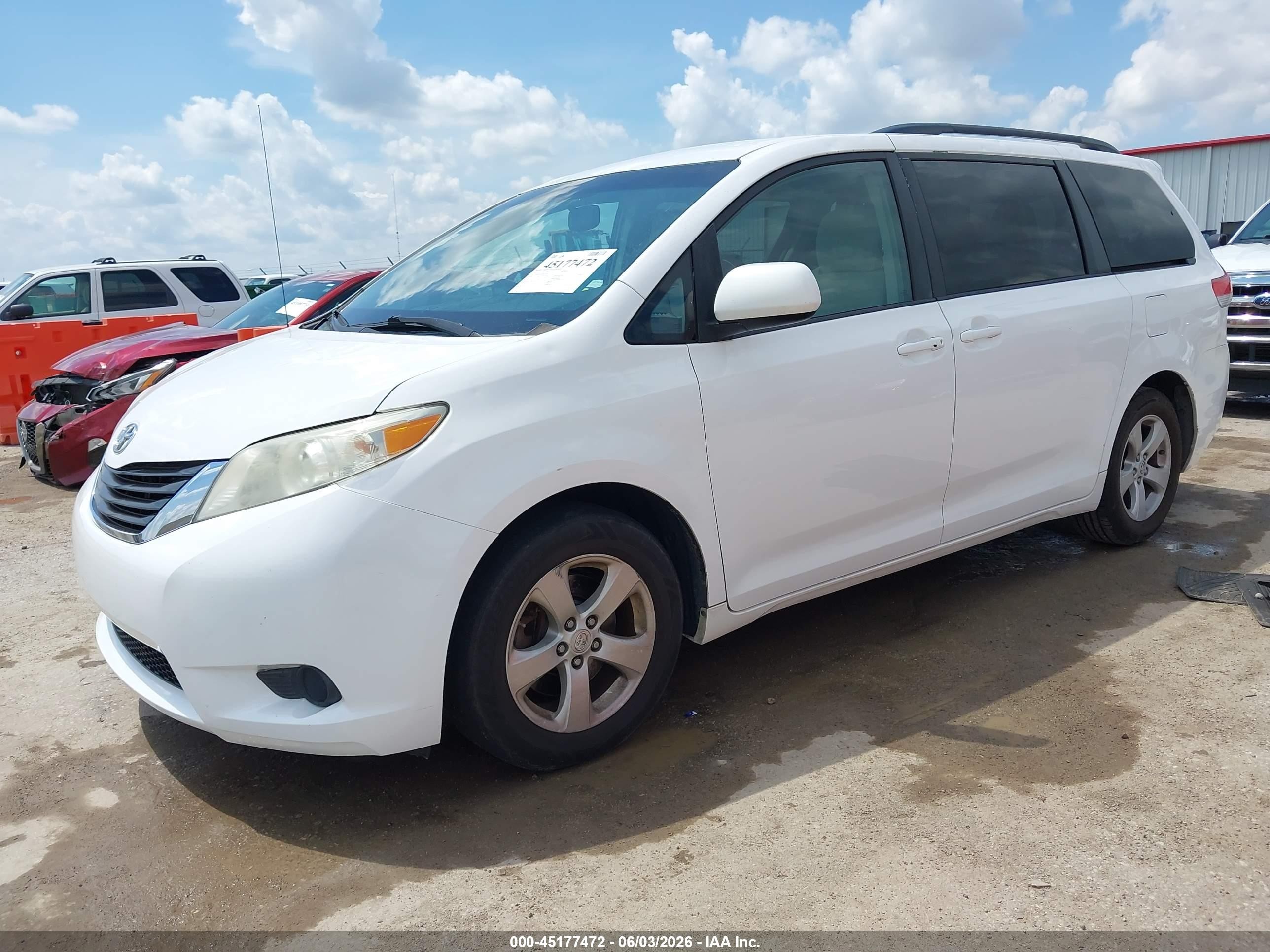 2013 Toyota Sienna Le V6 8 Passenger White vin: 5TDKK3DCXDS314329