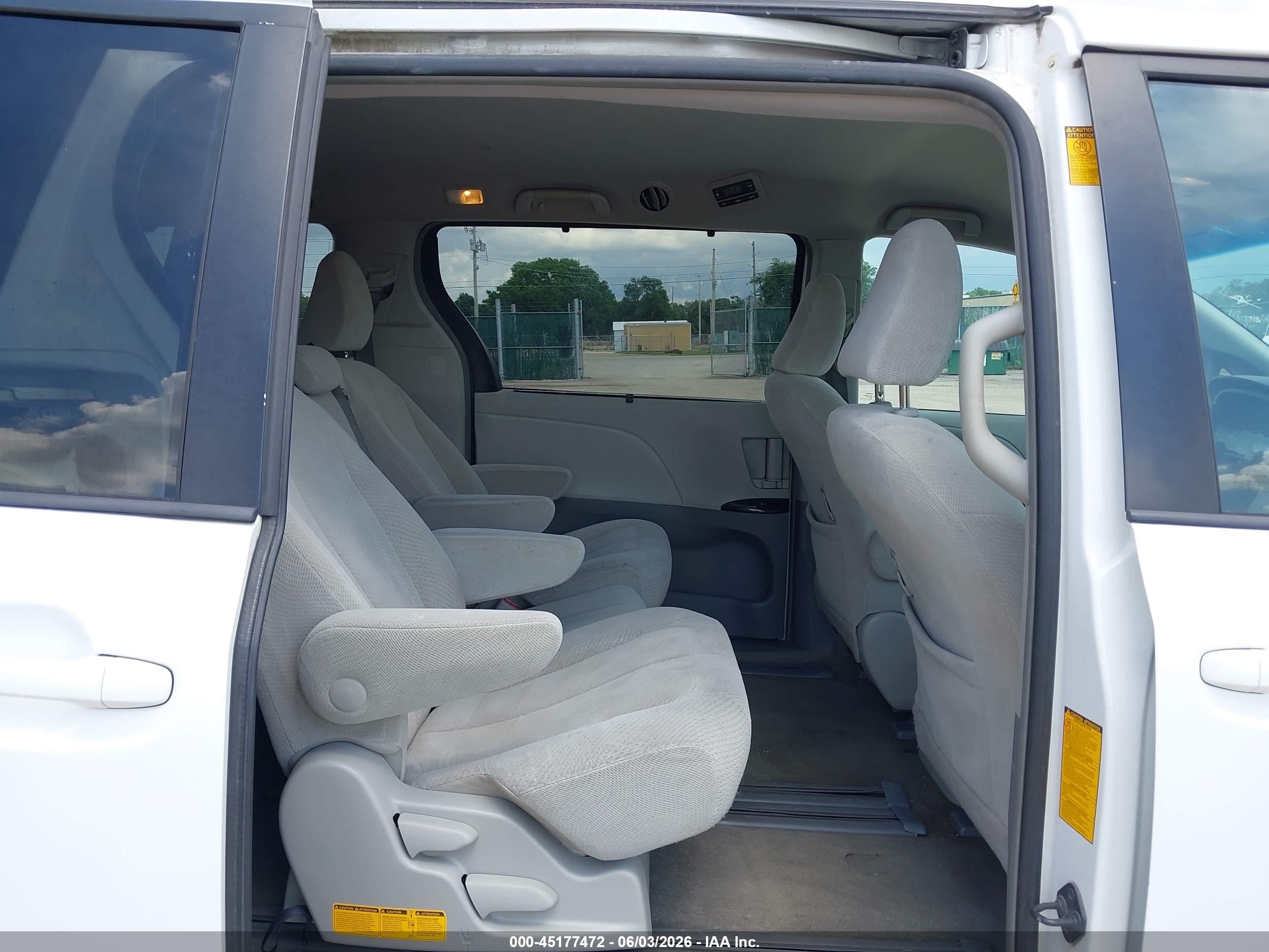 2013 Toyota Sienna Le V6 8 Passenger White vin: 5TDKK3DCXDS314329