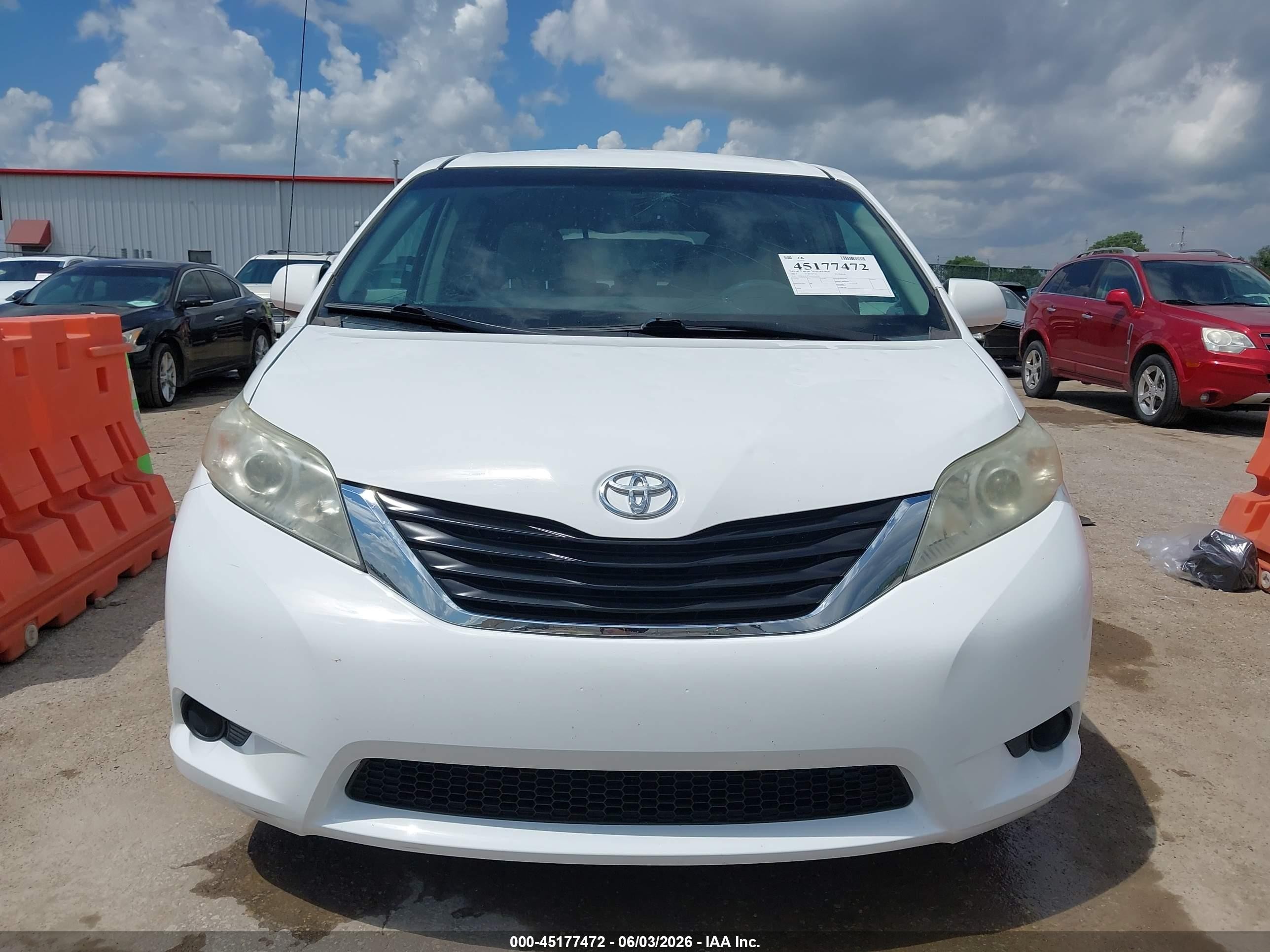 2013 Toyota Sienna Le V6 8 Passenger White vin: 5TDKK3DCXDS314329