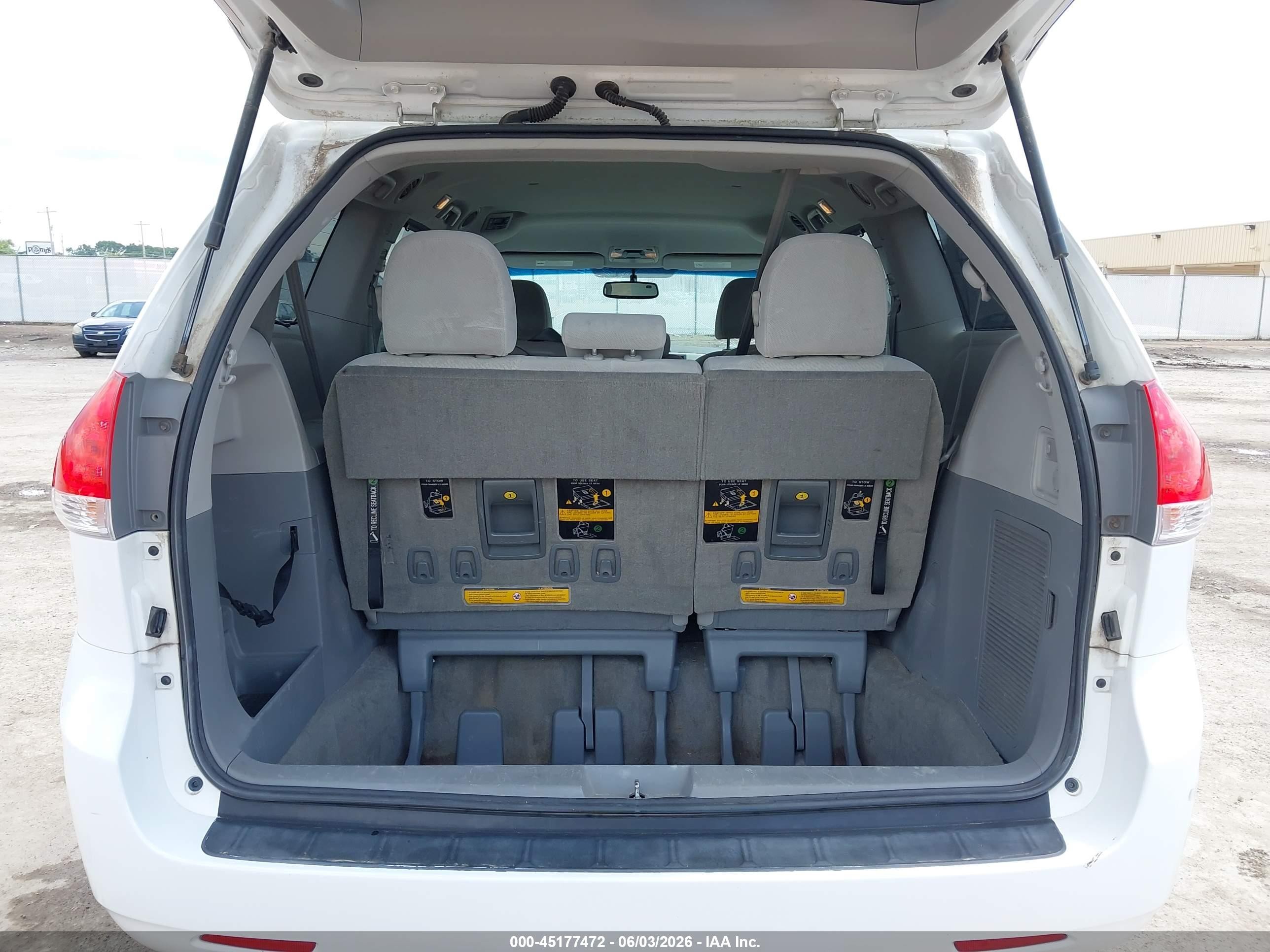 2013 Toyota Sienna Le V6 8 Passenger White vin: 5TDKK3DCXDS314329