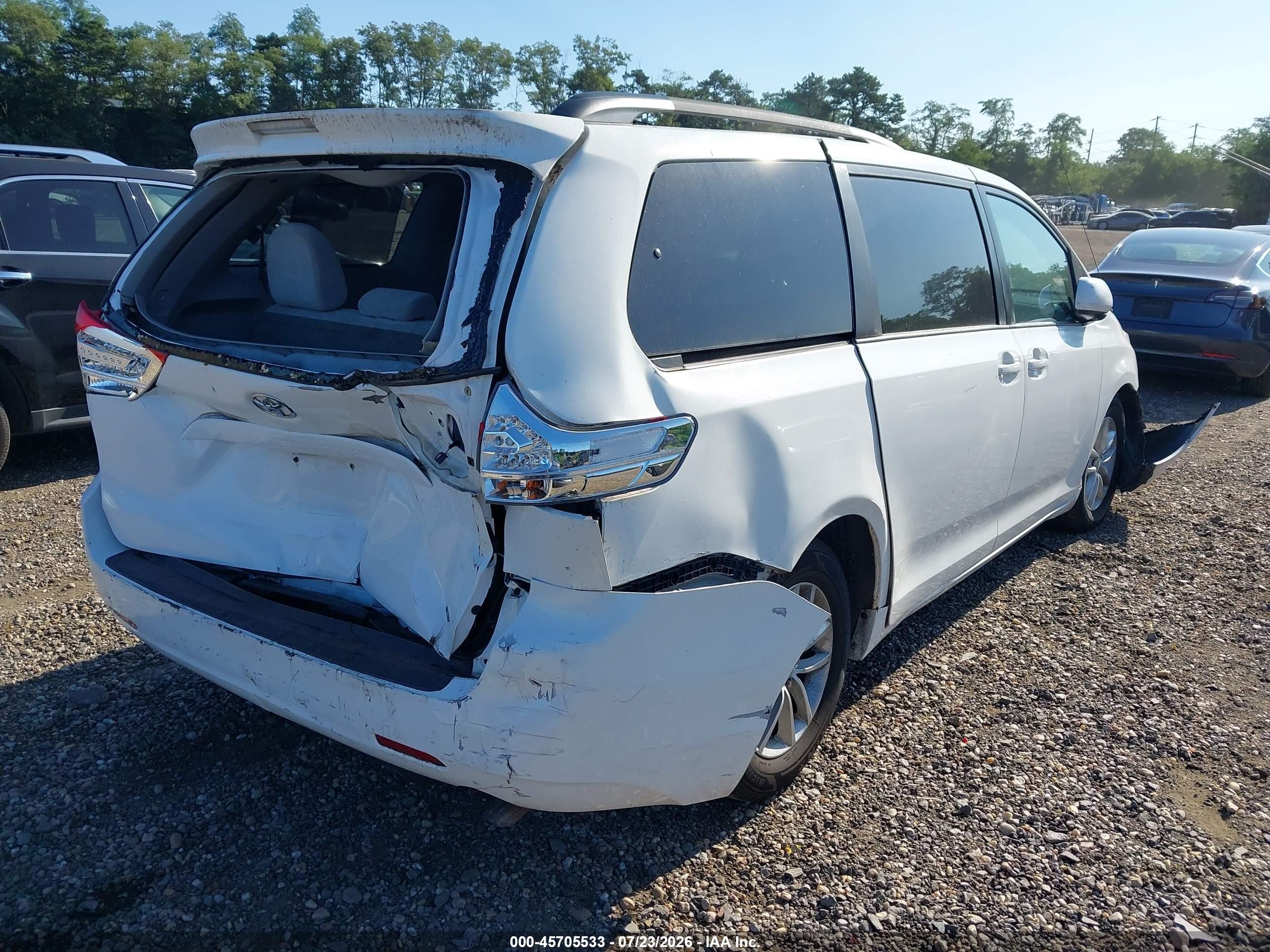 2013 Toyota Sienna Le V6 8 Passenger White vin: 5TDKK3DCXDS323001