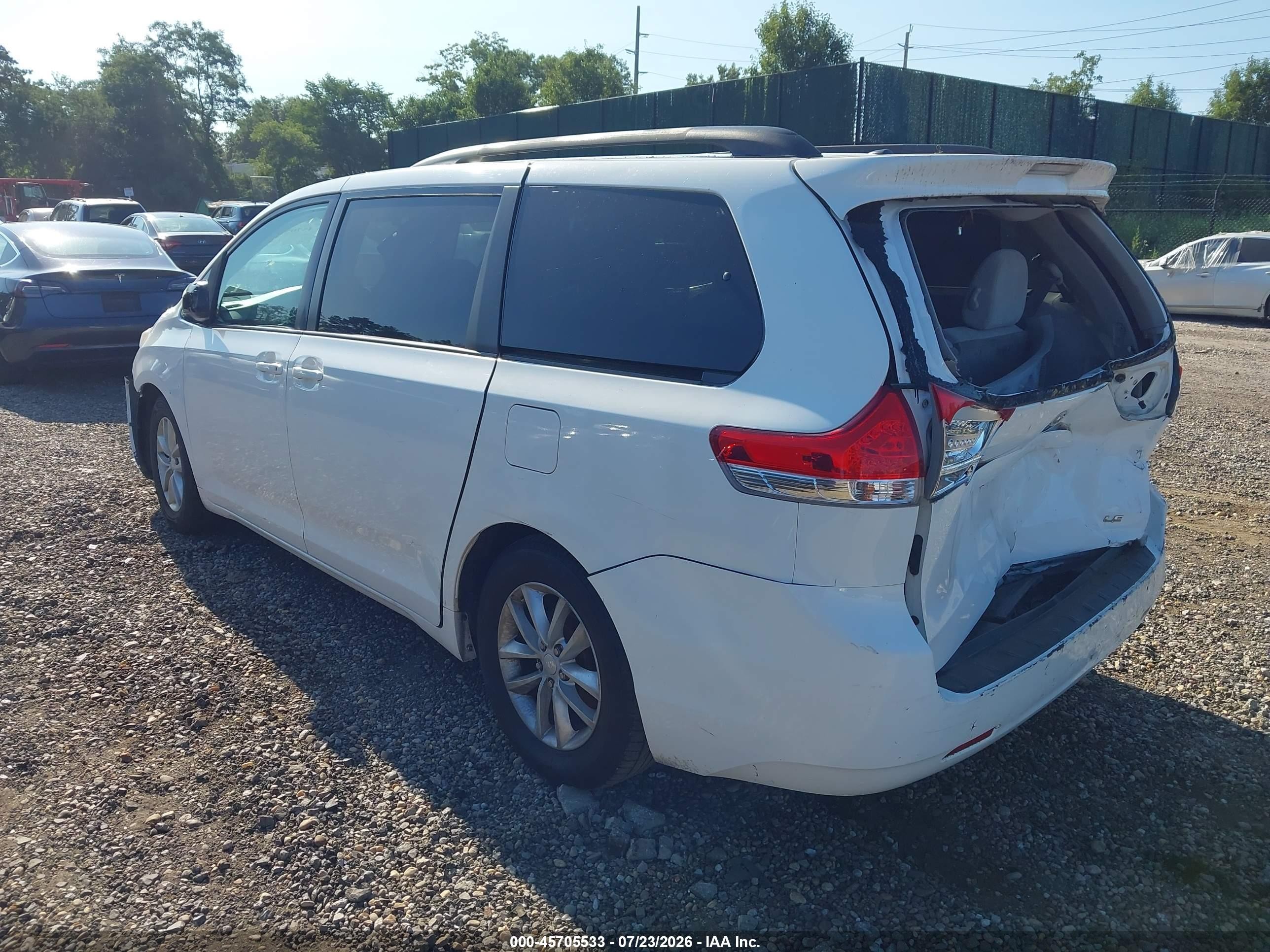 2013 Toyota Sienna Le V6 8 Passenger White vin: 5TDKK3DCXDS323001