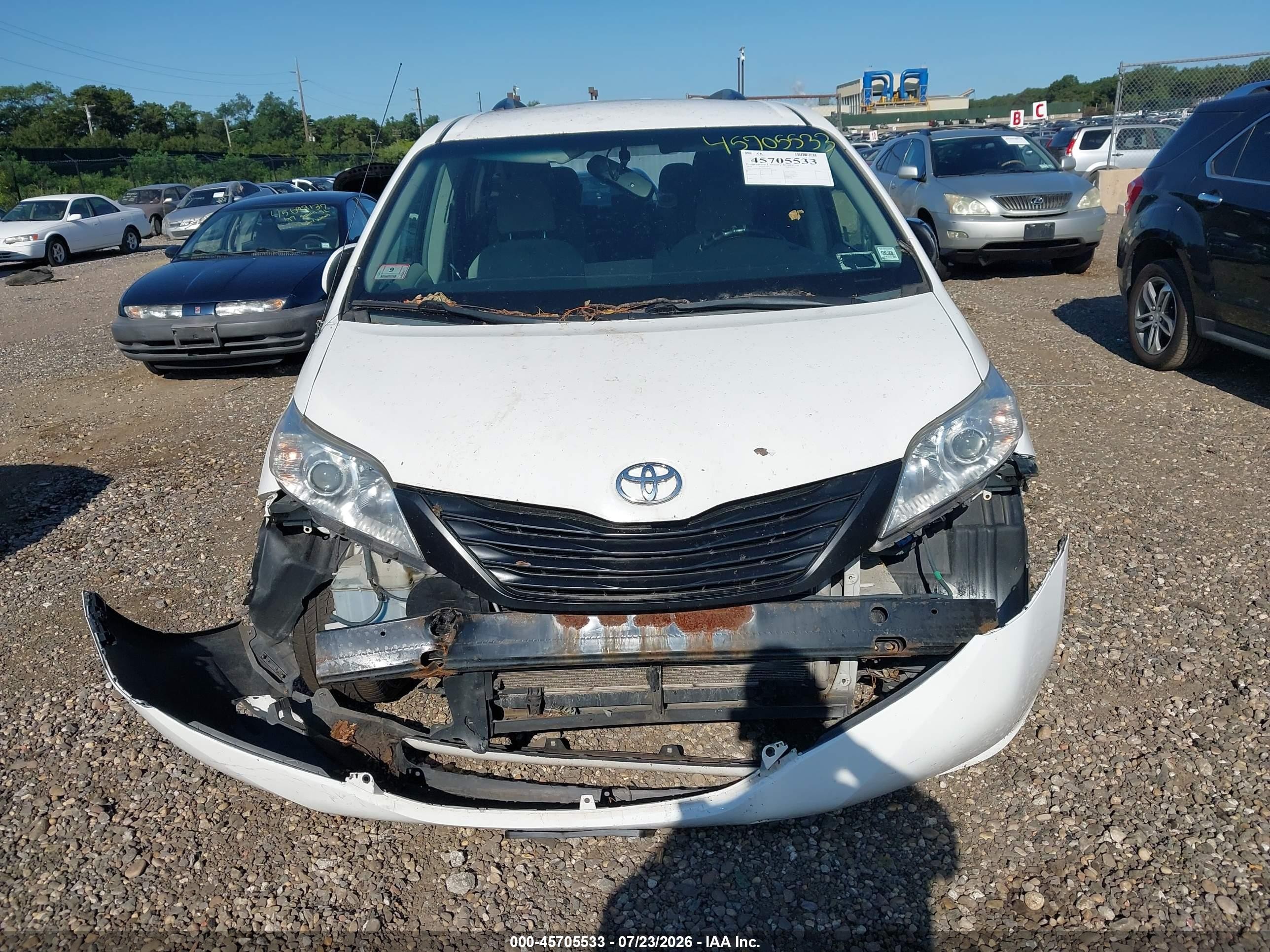 2013 Toyota Sienna Le V6 8 Passenger White vin: 5TDKK3DCXDS323001