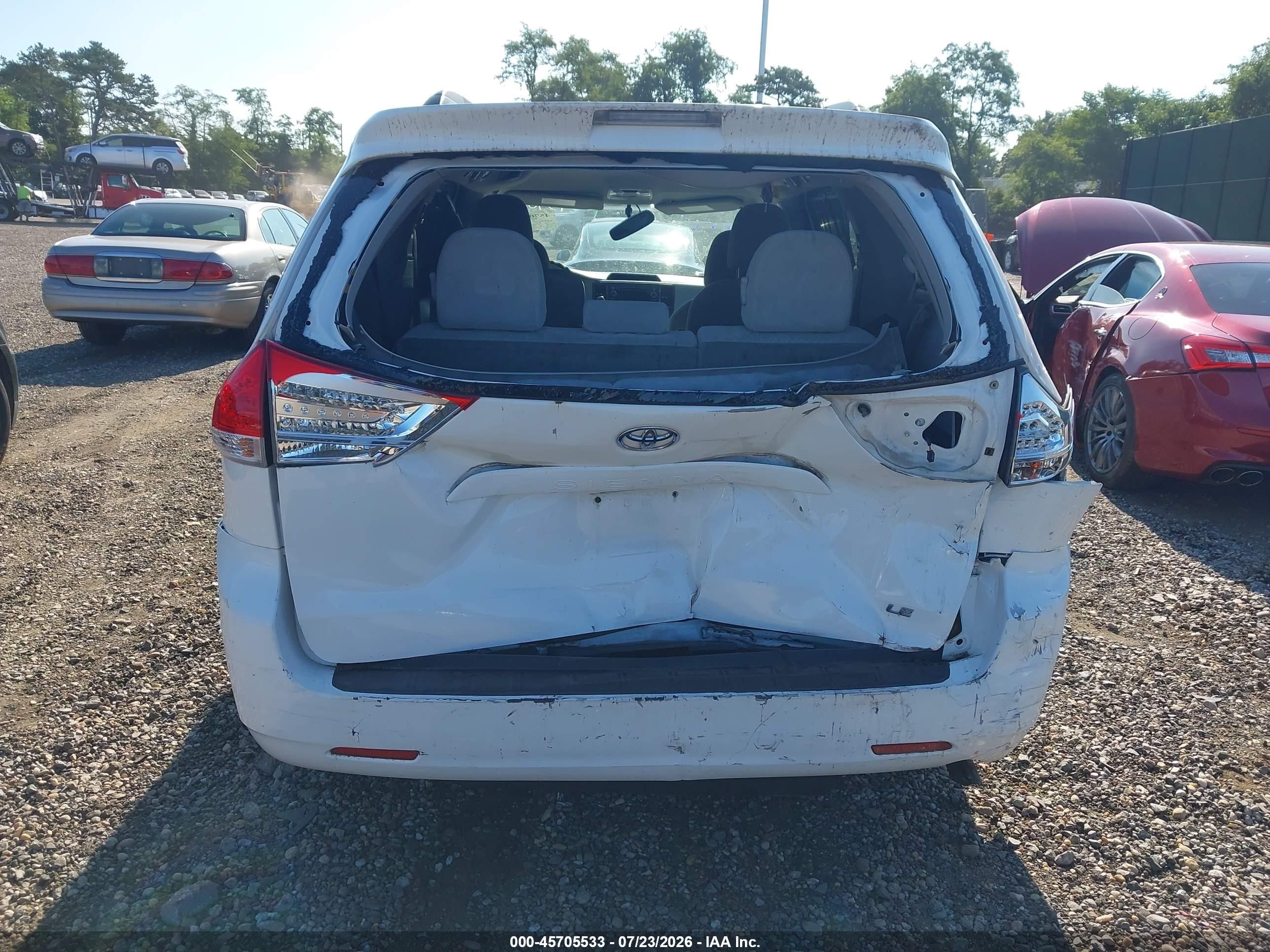 2013 Toyota Sienna Le V6 8 Passenger White vin: 5TDKK3DCXDS323001