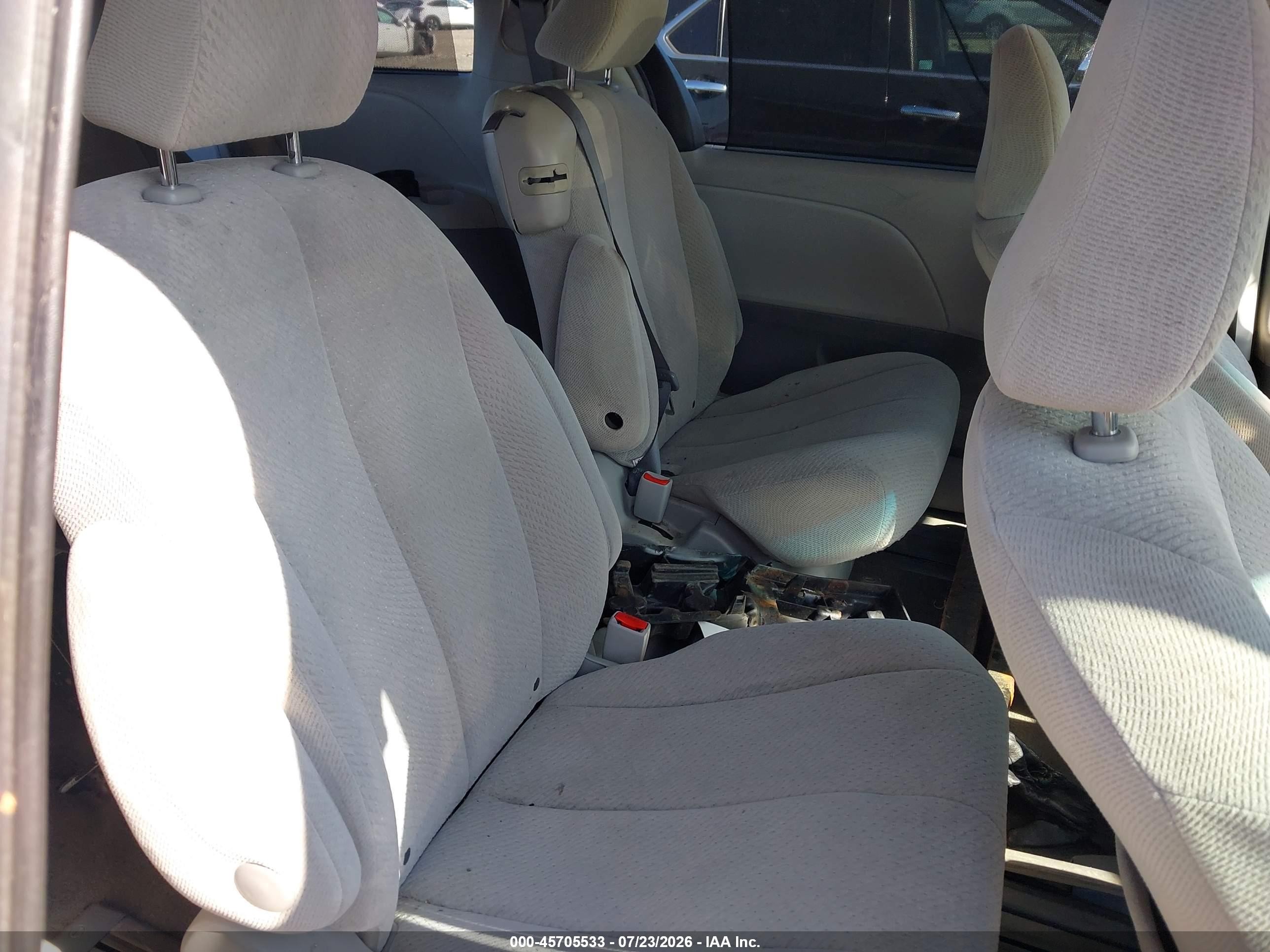 2013 Toyota Sienna Le V6 8 Passenger White vin: 5TDKK3DCXDS323001