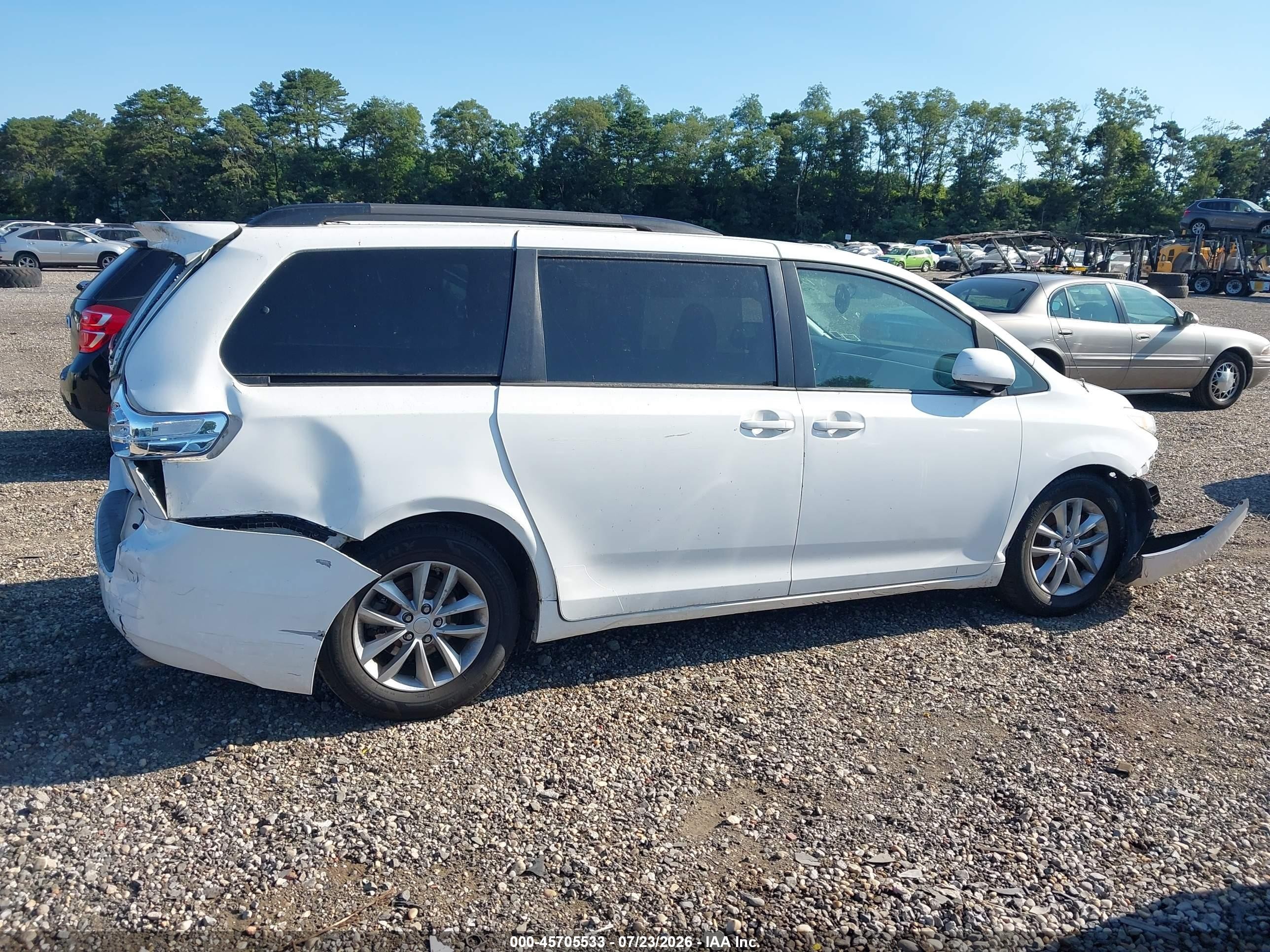 2013 Toyota Sienna Le V6 8 Passenger White vin: 5TDKK3DCXDS323001