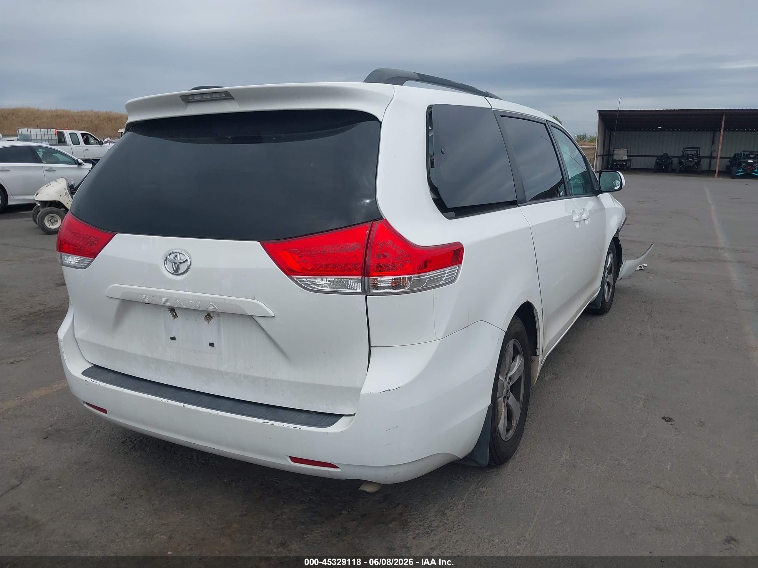 2013 Toyota Sienna Le V6 8 Passenger White vin: 5TDKK3DCXDS335696
