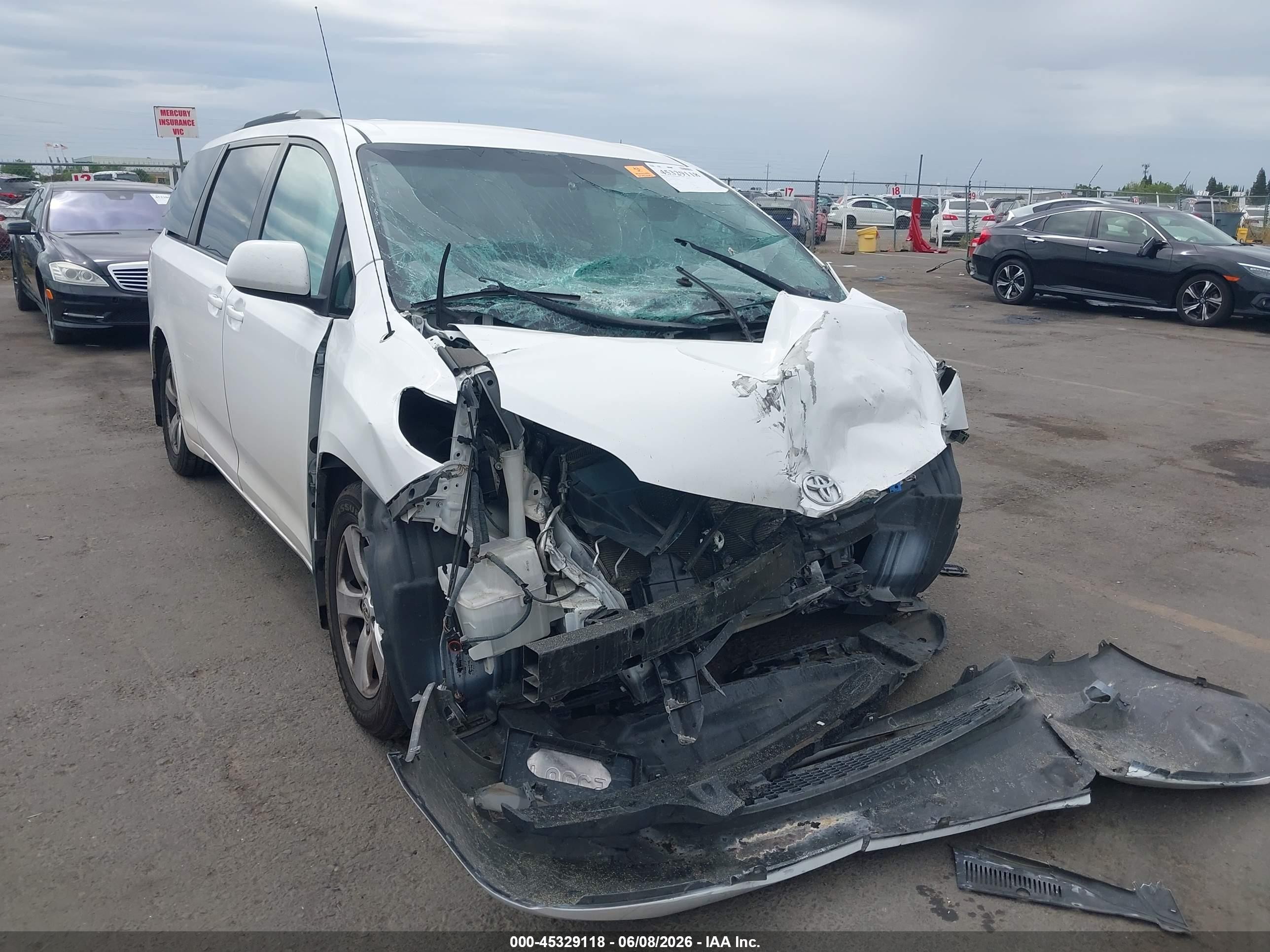 2013 Toyota Sienna Le V6 8 Passenger Белый vin: 5TDKK3DCXDS335696