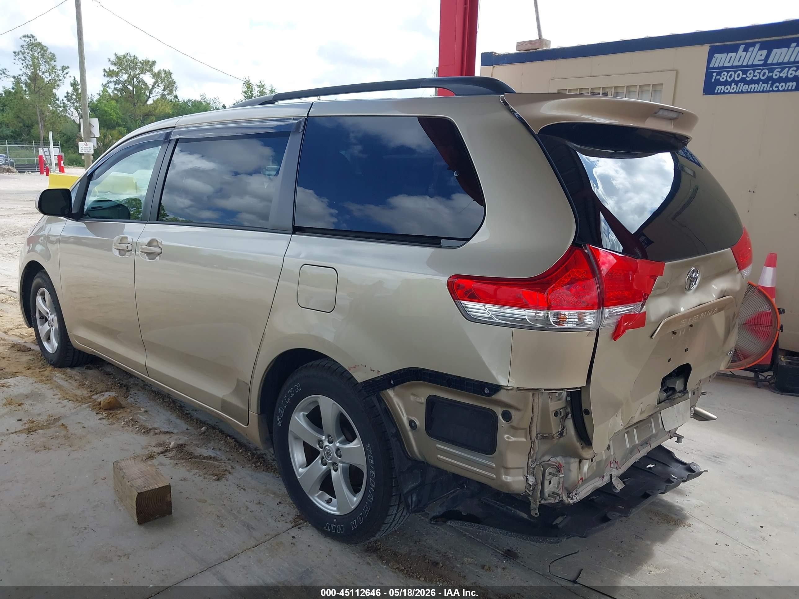 2013 Toyota Sienna Le V6 8 Passenger Gold vin: 5TDKK3DCXDS336458