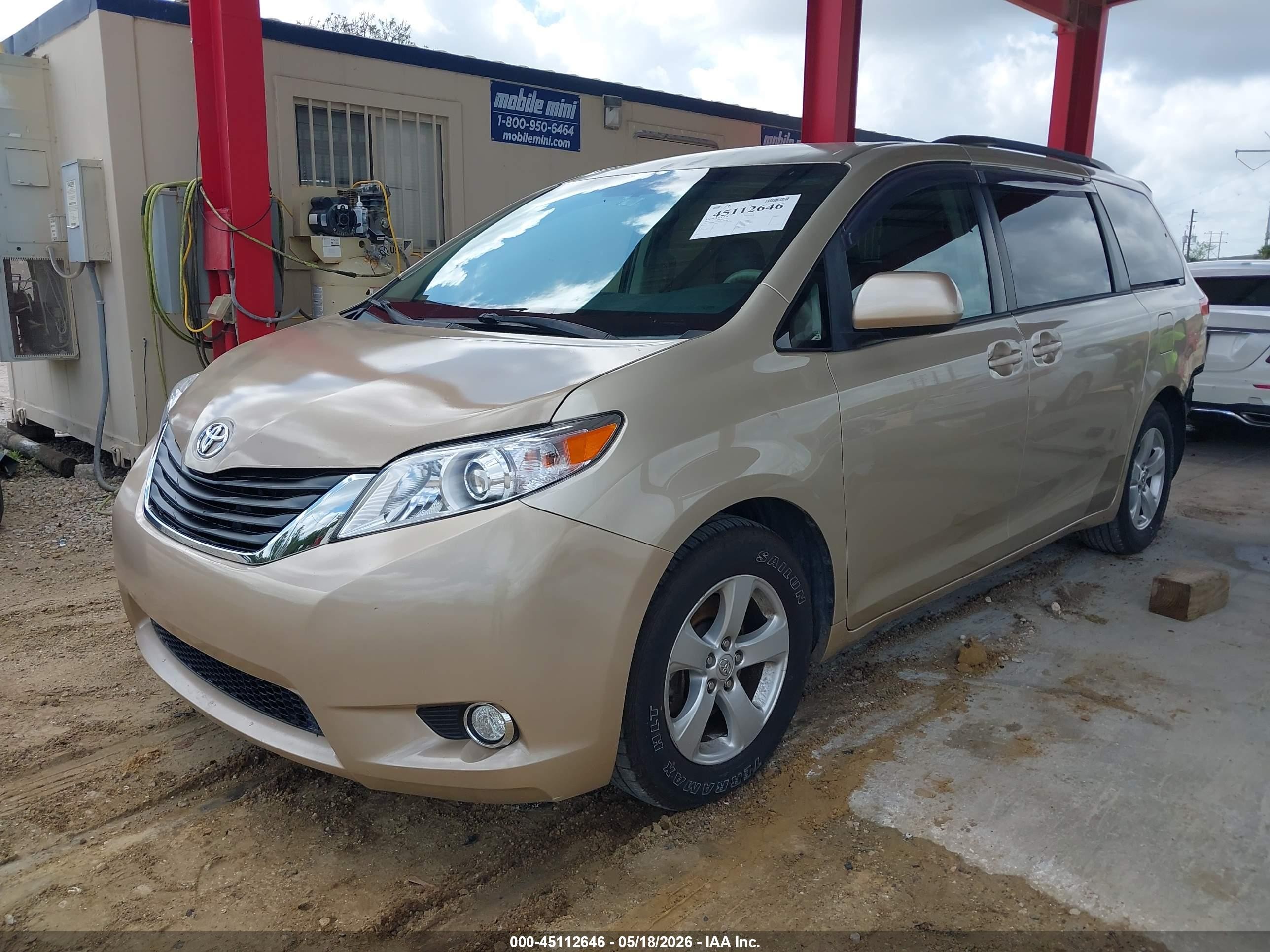 2013 Toyota Sienna Le V6 8 Passenger Gold vin: 5TDKK3DCXDS336458
