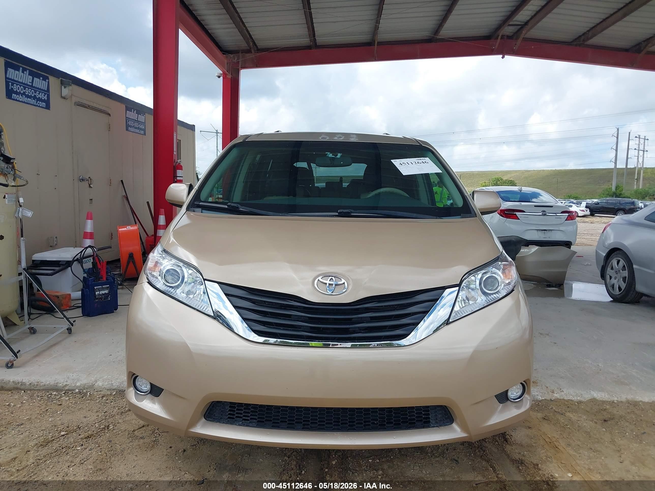 2013 Toyota Sienna Le V6 8 Passenger Gold vin: 5TDKK3DCXDS336458