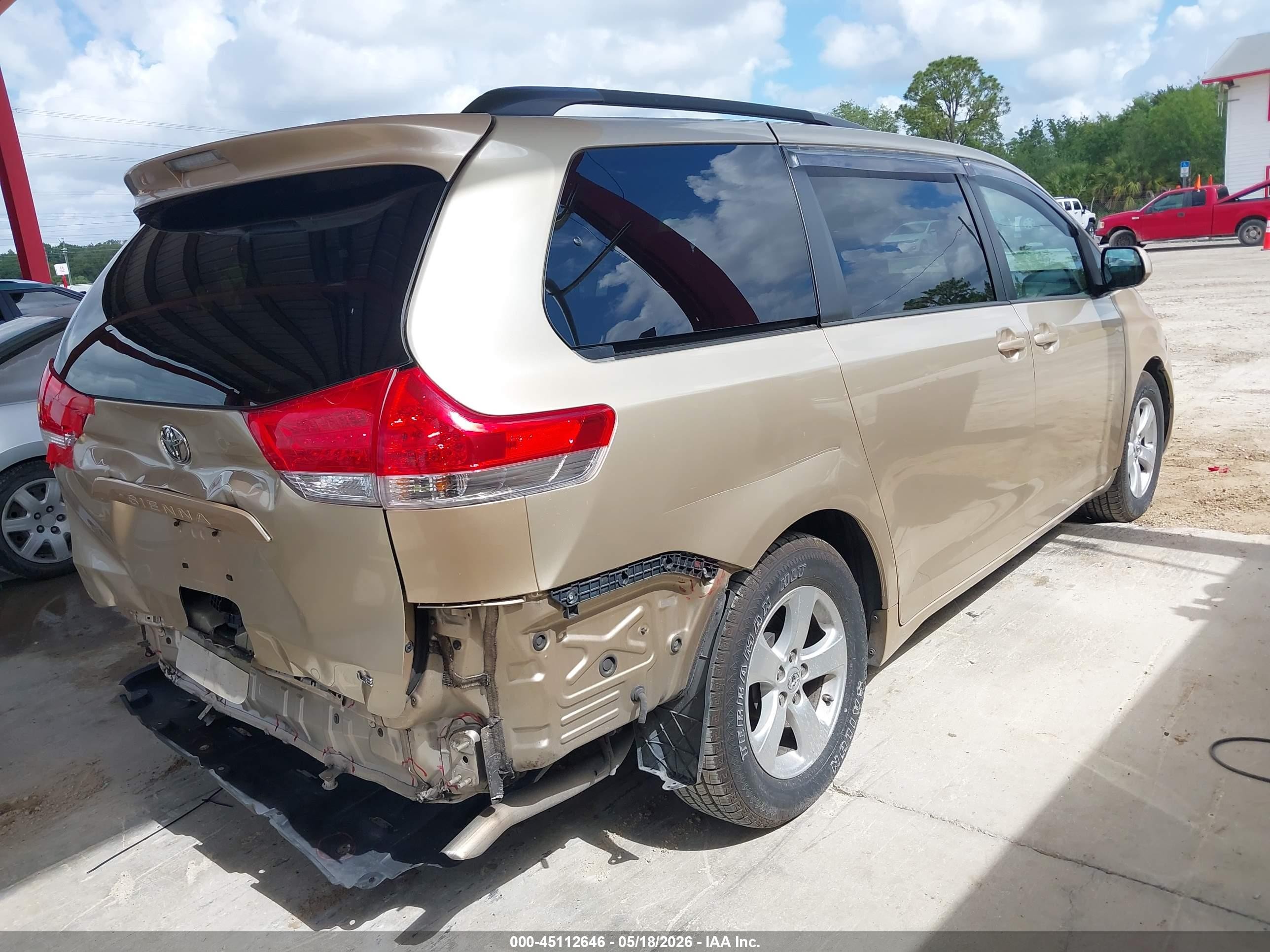 2013 Toyota Sienna Le V6 8 Passenger Gold vin: 5TDKK3DCXDS336458