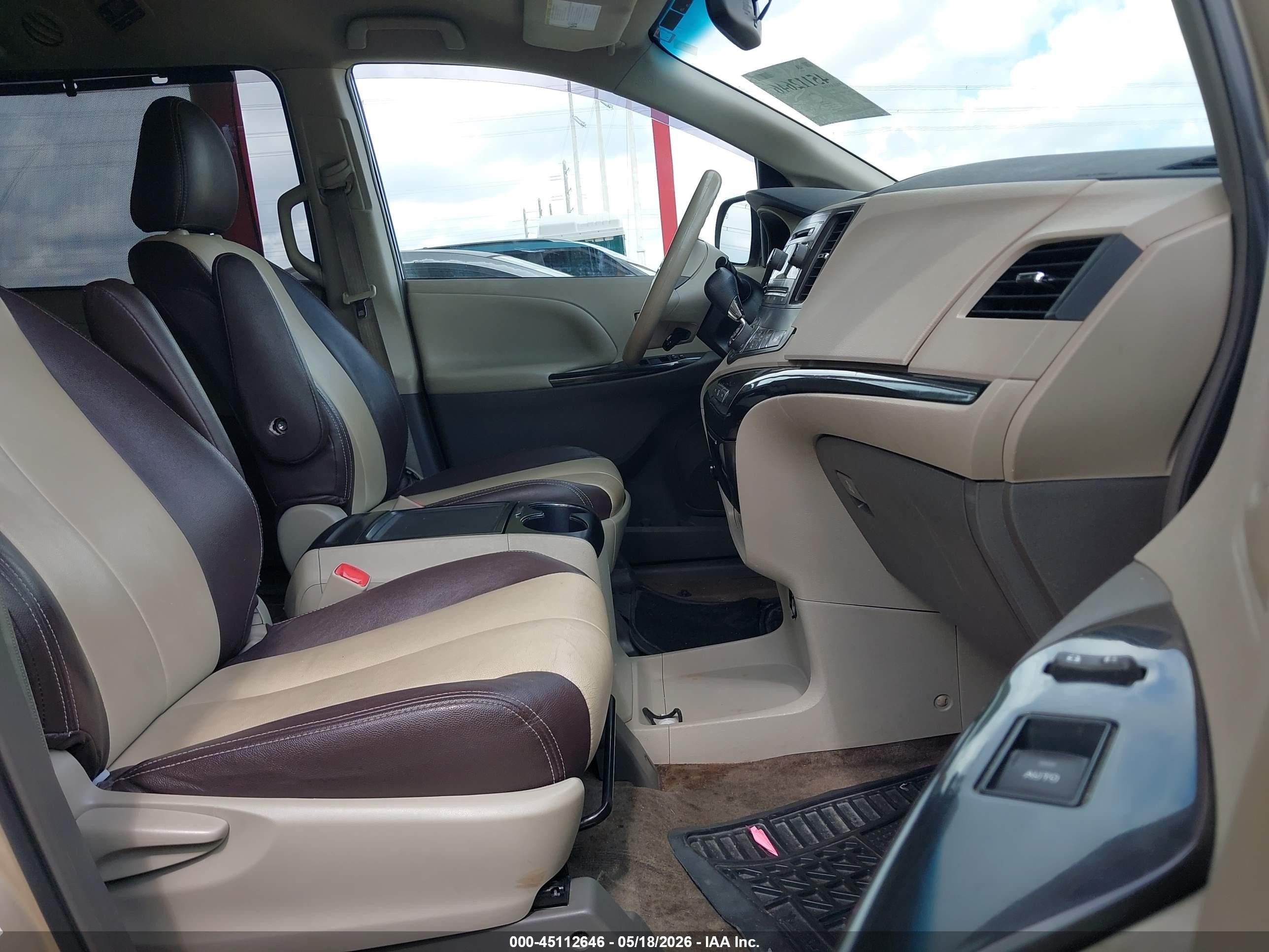 2013 Toyota Sienna Le V6 8 Passenger Gold vin: 5TDKK3DCXDS336458