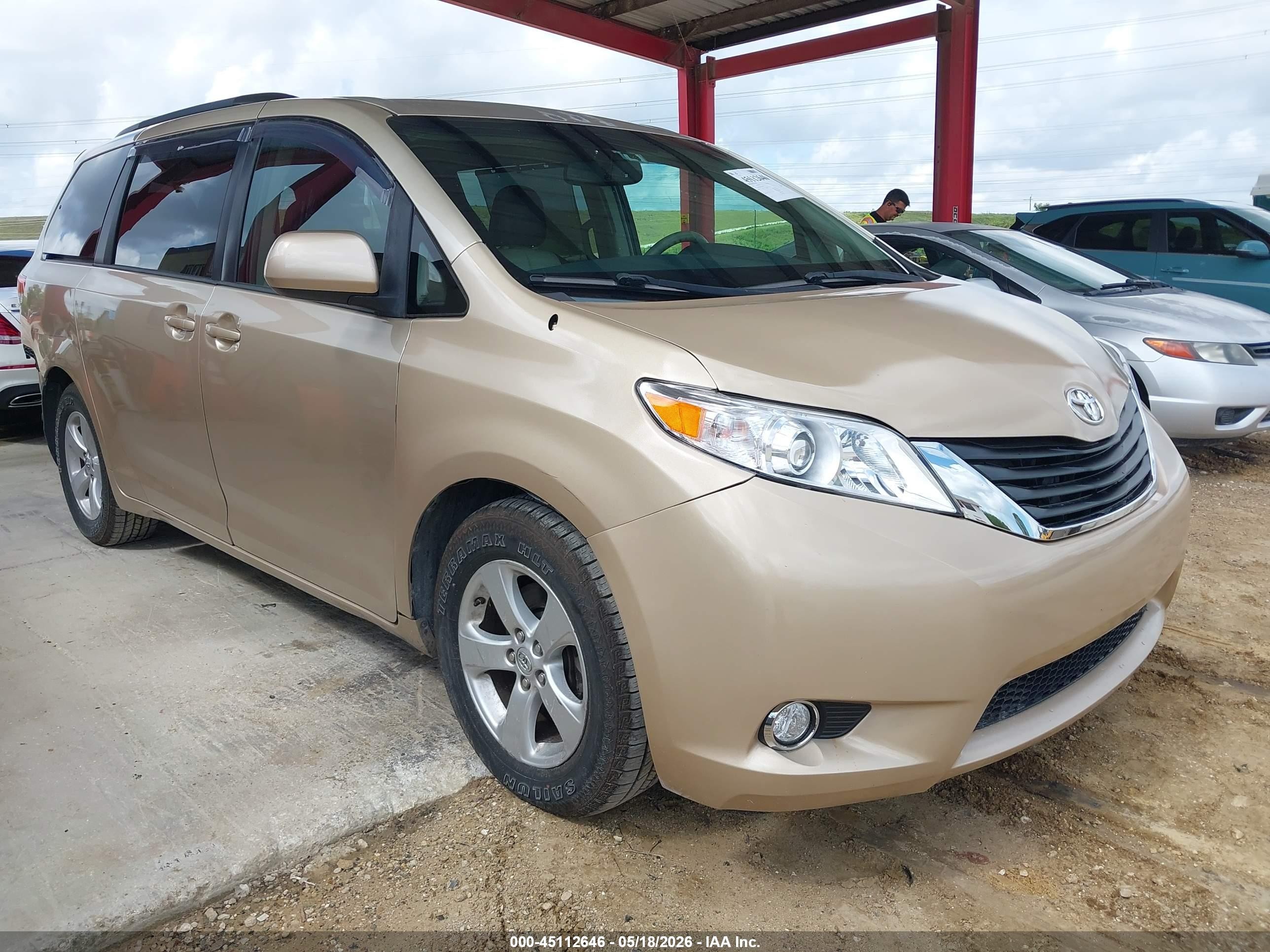 2013 Toyota Sienna Le V6 8 Passenger Gold vin: 5TDKK3DCXDS336458